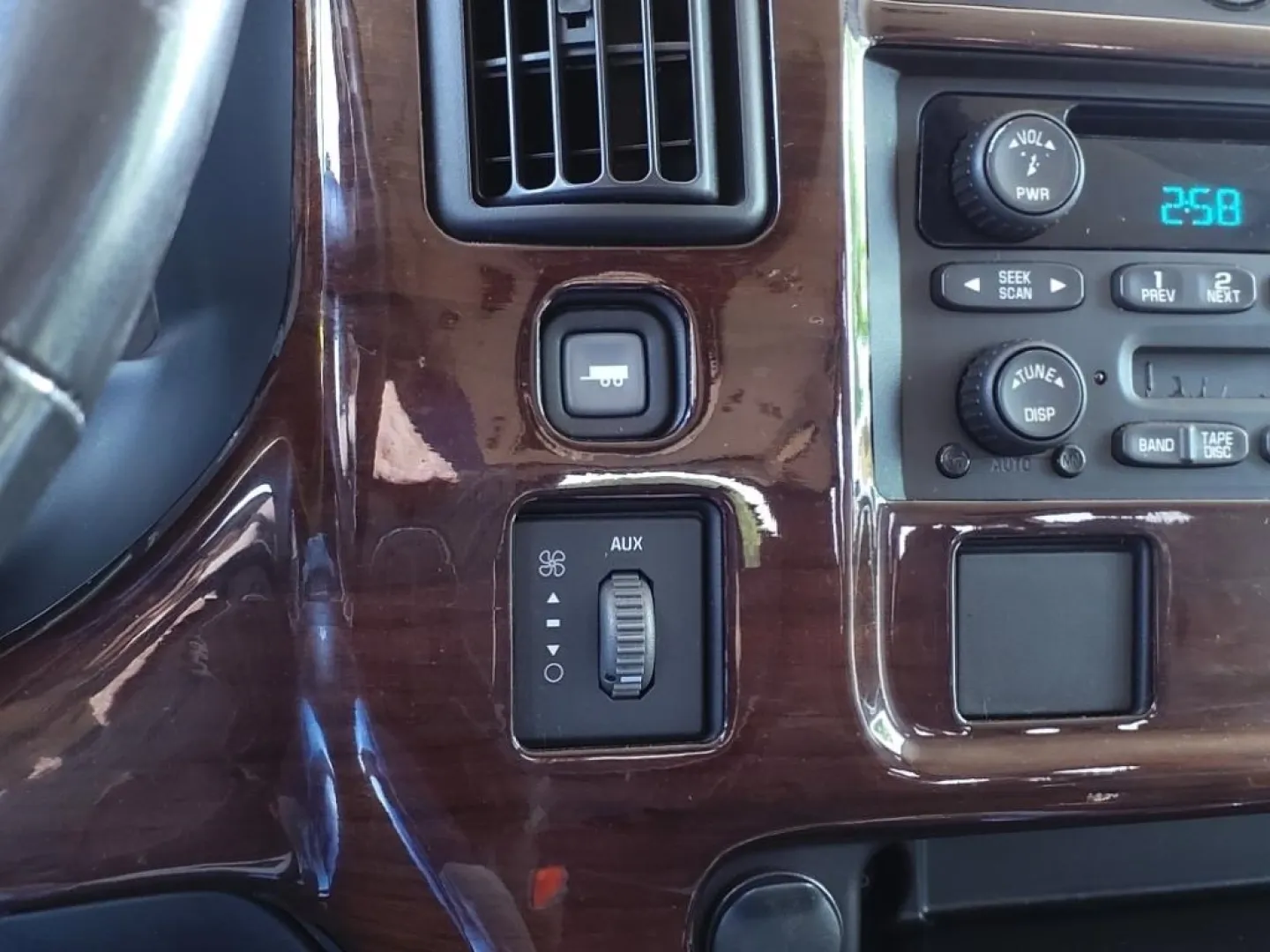 2003 Dk. Gray GMC Savana G1500 Cargo (1GDFG15T131) with an Other engine, Automatic transmission, located at 1401 N. Hobart, Pampa, TX, 79065, (806) 665-9872, 35.549953, -100.975098 - **Explore New Adventures with the 2003 GMC Savana G1500 Cargo Your Ultimate Work Companion!**<br /> <br /> Are you ready to elevate your work experience with a versatile and dependable vehicle? Look no further than the 2003 GMC Savana G1500 Cargo! Ideal for small business owners, contractors, or an - Photo#7