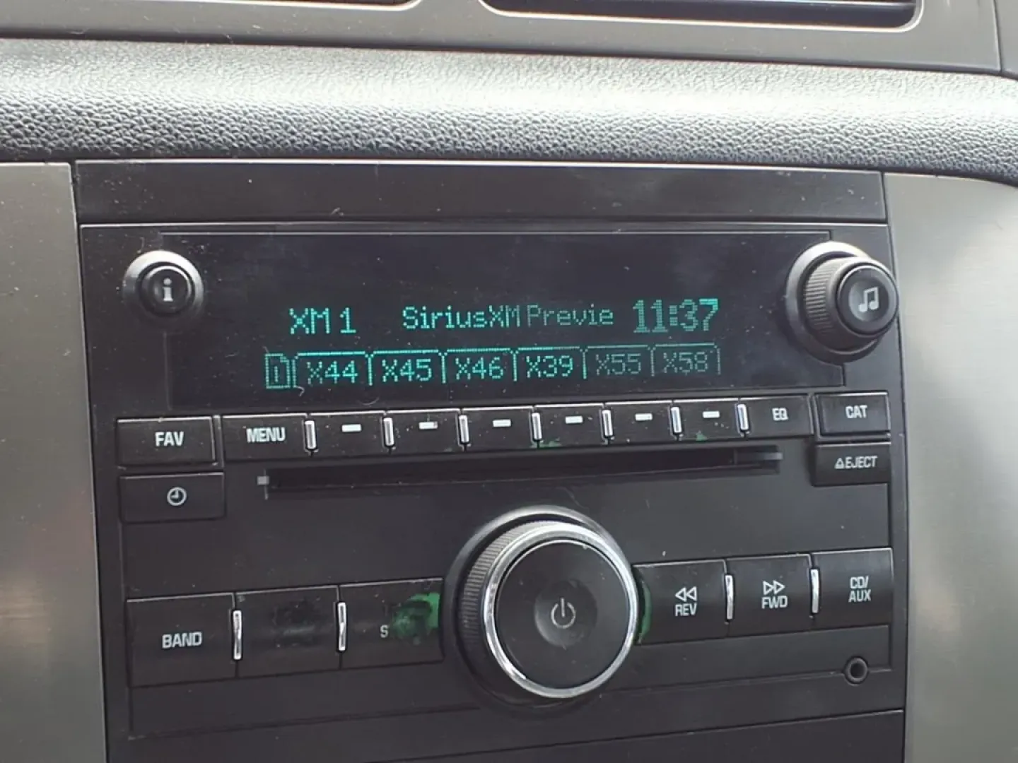 2009 Summit White GMC SIERRA 1500 SLE (3GTEK23M49G) with an 5.3L engine, Automatic transmission, located at 1401 N. Hobart, Pampa, TX, 79065, (806) 665-9872, 35.549953, -100.975098 - **Discover Your Next Adventure with a 2009 GMC Sierra 1500 at Xtra Auto Center!**<br /> <br /> Are you seeking a robust and reliable pickup truck that can handle your weekend escapades, family outings, or daily commutes with ease? Look no further than the 2009 GMC Sierra 1500, available now at Xtra - Photo#5