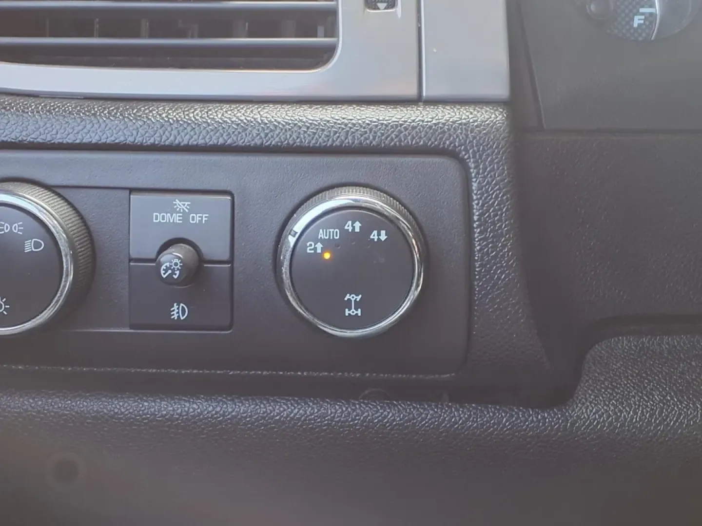 2009 Summit White GMC SIERRA 1500 SLE (3GTEK23M49G) with an 5.3L engine, Automatic transmission, located at 1401 N. Hobart, Pampa, TX, 79065, (806) 665-9872, 35.549953, -100.975098 - **Discover Your Next Adventure with a 2009 GMC Sierra 1500 at Xtra Auto Center!**<br /> <br /> Are you seeking a robust and reliable pickup truck that can handle your weekend escapades, family outings, or daily commutes with ease? Look no further than the 2009 GMC Sierra 1500, available now at Xtra - Photo#6