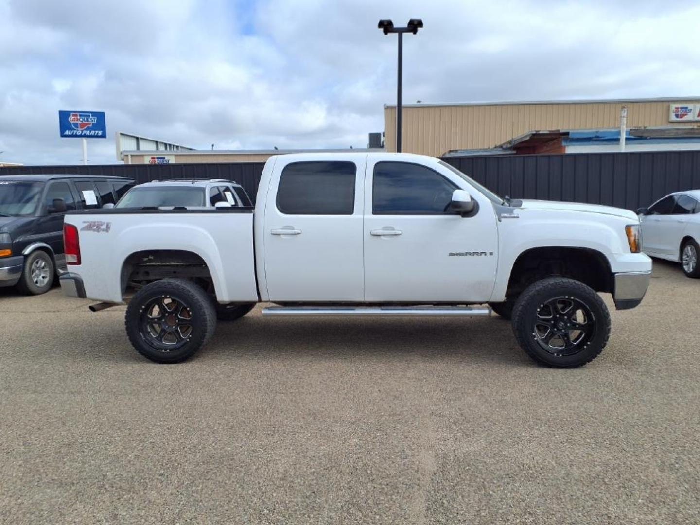2009 Summit White GMC Sierra 1500 SLE (3GTEK23M49G) with an 5.3L Vortec Aluminum Block 5.3L V8 315hp 338ft. lbs. Sequential-Port F.I. engine, 6-Speed Shiftable Automatic transmission, located at 1401 N. Hobart, Pampa, TX, 79065, (806) 665-9872, 35.549953, -100.975098 - Photo#2