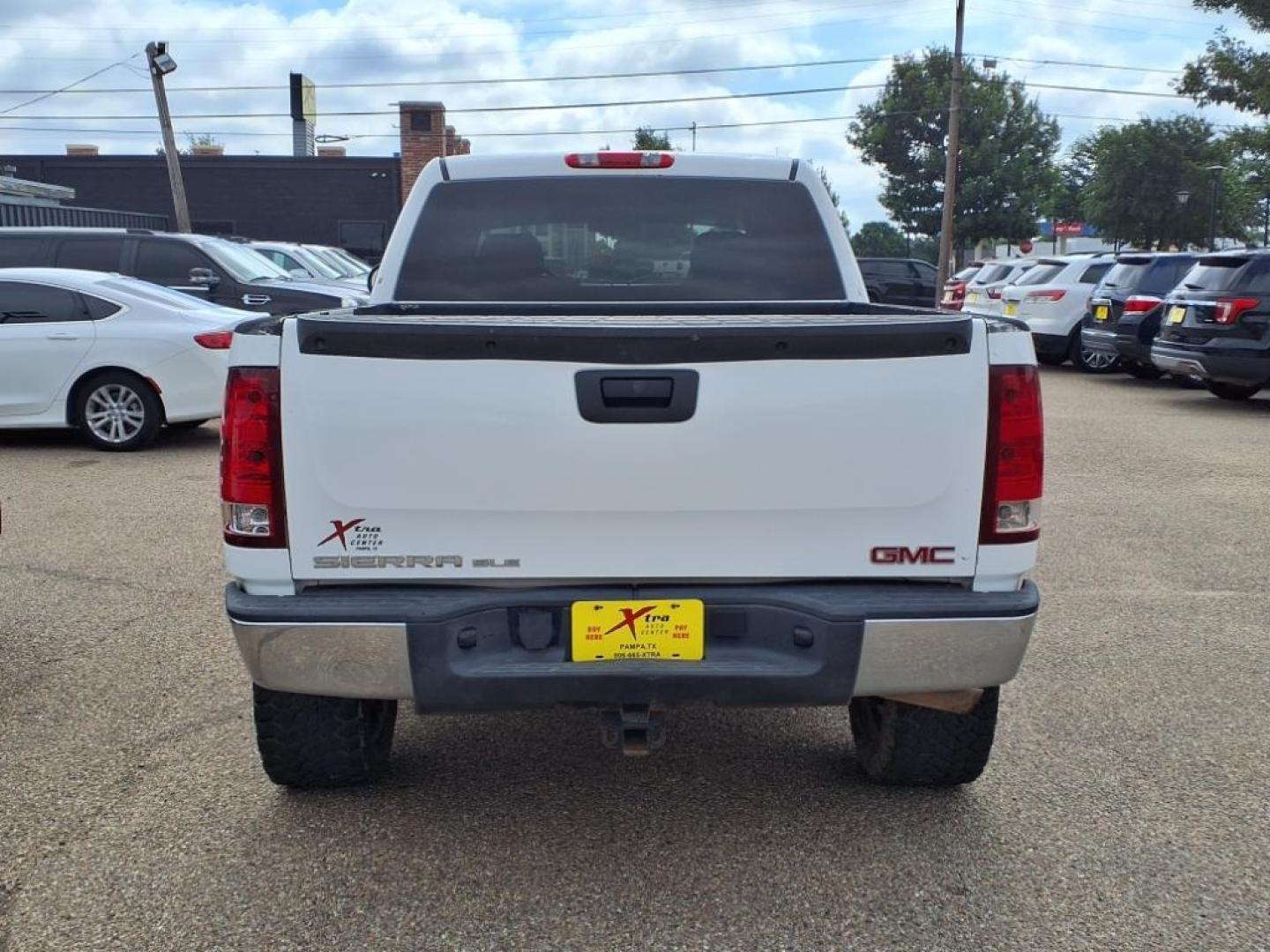 2009 Summit White GMC Sierra 1500 SLE (3GTEK23M49G) with an 5.3L Vortec Aluminum Block 5.3L V8 315hp 338ft. lbs. Sequential-Port F.I. engine, 6-Speed Shiftable Automatic transmission, located at 1401 N. Hobart, Pampa, TX, 79065, (806) 665-9872, 35.549953, -100.975098 - Photo#3
