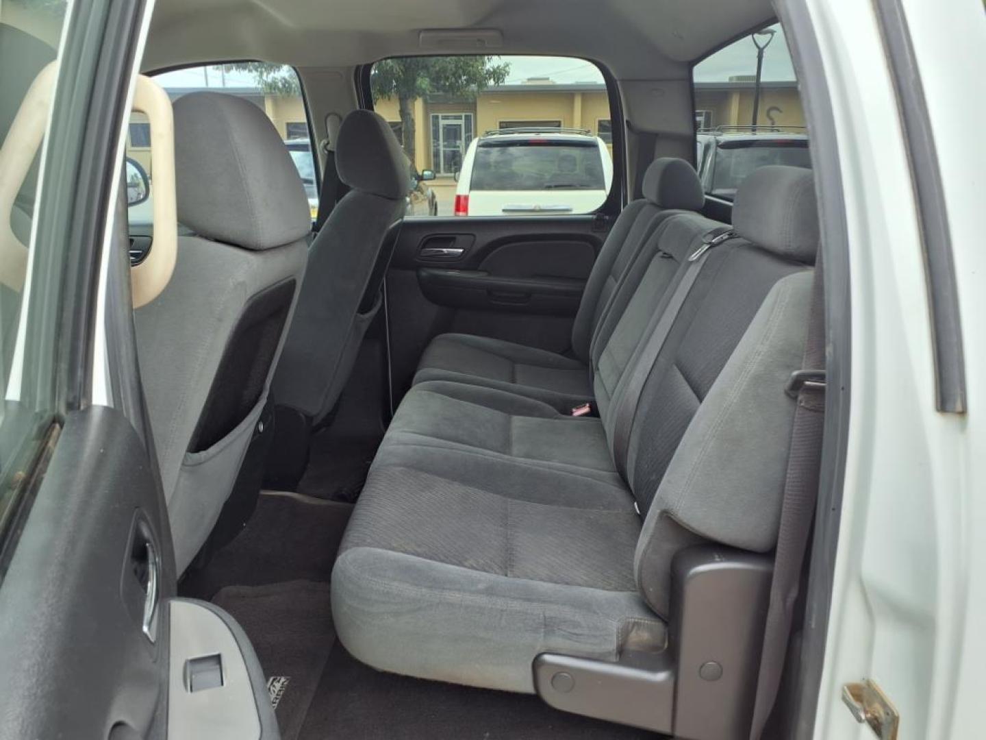 2009 Summit White GMC Sierra 1500 SLE (3GTEK23M49G) with an 5.3L Vortec Aluminum Block 5.3L V8 315hp 338ft. lbs. Sequential-Port F.I. engine, 6-Speed Shiftable Automatic transmission, located at 1401 N. Hobart, Pampa, TX, 79065, (806) 665-9872, 35.549953, -100.975098 - Photo#10