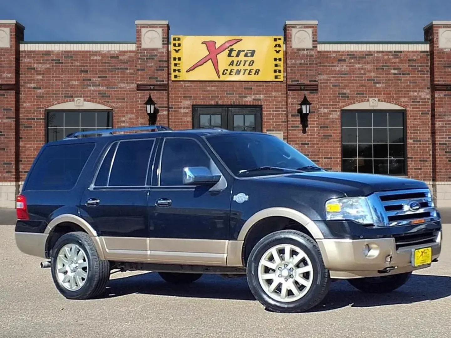 2013 Tuxedo Black Metallic Ford Expedition King Ranch 4WD (1FMJU1J59DE) with an Other engine, Automatic transmission, located at 1401 N. Hobart, Pampa, TX, 79065, (806) 665-9872, 35.549953, -100.975098 - **Discover Your Next Adventure with the 2013 Ford Expedition King Ranch 4WD at Xtra Auto Center!**<br /> <br /> Are you ready to elevate your weekend getaways or family road trips? The 2013 Ford Expedition King Ranch 4WD is the perfect SUV for those seeking space, comfort, and versatility. Whether y - Photo#0