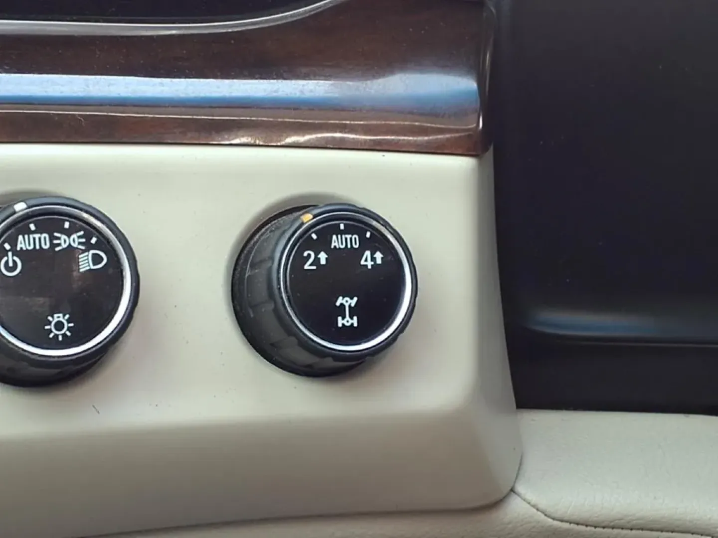 2015 Crystal Red Tintcoat Gbe Cadillac ESCALADE ESV LUXURY (1GYS4HKJ8FR) with an 6.2L engine, Automatic transmission, located at 1401 N. Hobart, Pampa, TX, 79065, (806) 665-9872, 35.549953, -100.975098 - **Experience Luxury and Space with the 2015 Cadillac Escalade ESV Luxury 4WD at Xtra Auto Center!**<br /> <br /> Are you looking for the perfect vehicle to elevate your family adventures or business trips? Look no further than the stunning 2015 Cadillac Escalade ESV Luxury 4WD available now at Xtra - Photo#9