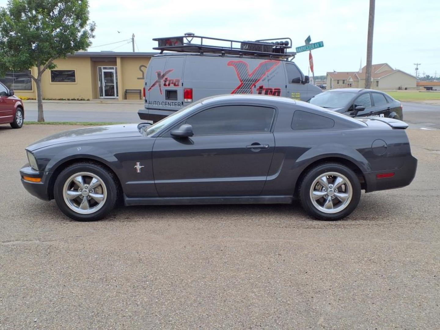 2008 Black Clearcoat Ford Mustang V6 Premium (1ZVHT80N485) with an 4.0L 4.0L V6 210hp 240ft. lbs. Fuel Injected engine, 5-Speed Automatic transmission, located at 1401 N. Hobart, Pampa, TX, 79065, (806) 665-9872, 35.549953, -100.975098 - Photo#4