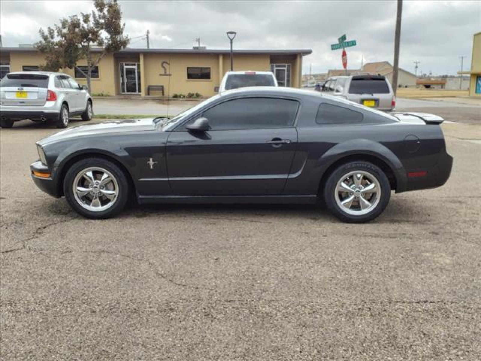 2008 Black Clearcoat Ford Mustang V6 Premium (1ZVHT80N485) with an 4.0L 4.0L V6 210hp 240ft. lbs. Fuel Injected engine, 5-Speed Automatic transmission, located at 1401 N. Hobart, Pampa, TX, 79065, (806) 665-9872, 35.549641, -100.971878 - Photo #4