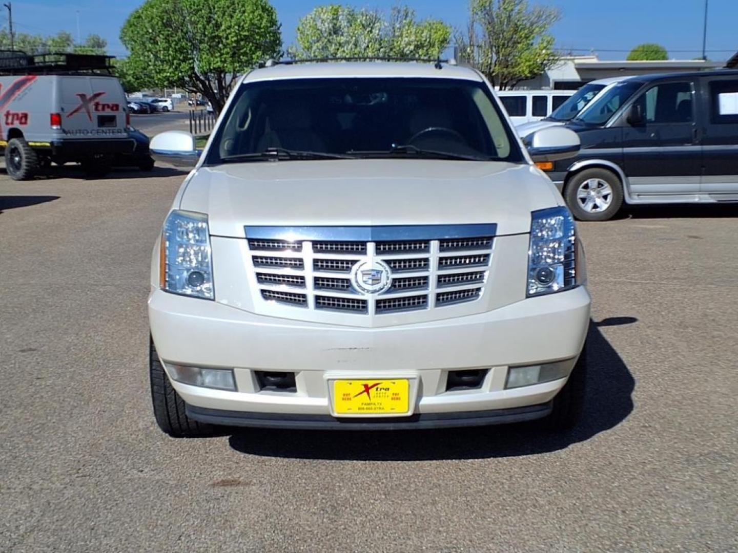 2009 White Diamond Tricoat 98u Cadillac Escalade Base (1GYFC13249R) with an 6.2L 6.2L Flex Fuel V8 403hp 417ft. lbs. Sequential-Port F.I. engine, 6-Speed Shiftable Automatic transmission, located at 1401 N. Hobart, Pampa, TX, 79065, (806) 665-9872, 35.549953, -100.975098 - Photo#1