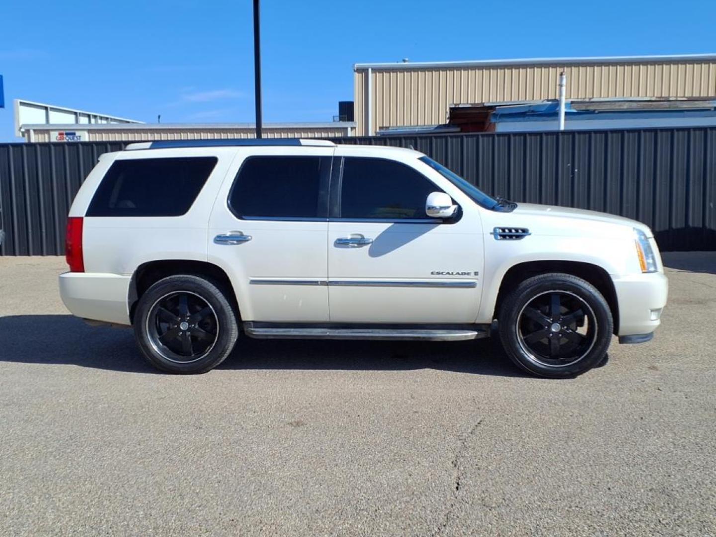 2009 White Diamond Tricoat 98u Cadillac Escalade Base (1GYFC13249R) with an 6.2L 6.2L Flex Fuel V8 403hp 417ft. lbs. Sequential-Port F.I. engine, 6-Speed Shiftable Automatic transmission, located at 1401 N. Hobart, Pampa, TX, 79065, (806) 665-9872, 35.549953, -100.975098 - Photo#2