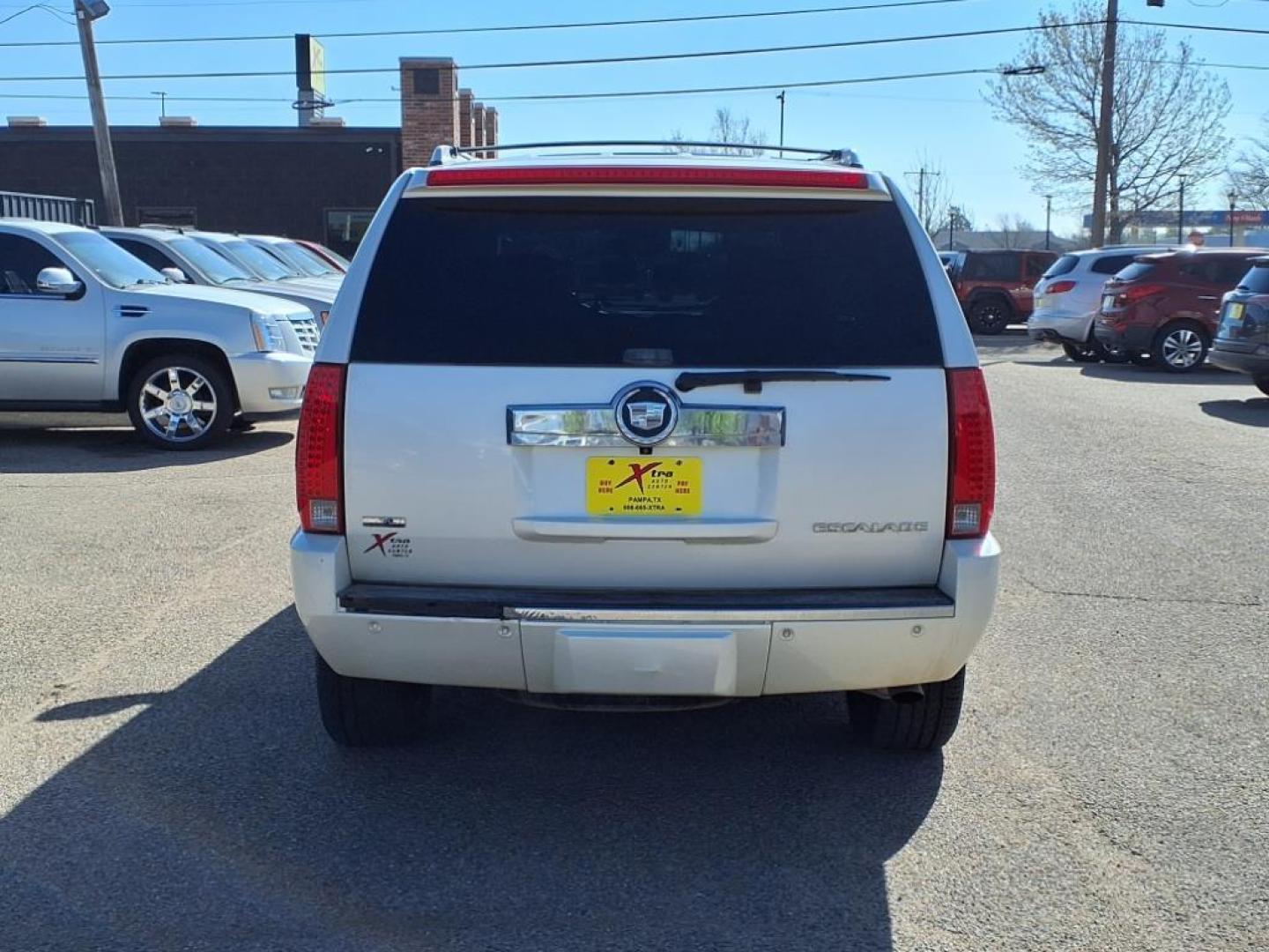 2009 White Diamond Tricoat 98u Cadillac Escalade Base (1GYFC13249R) with an 6.2L 6.2L Flex Fuel V8 403hp 417ft. lbs. Sequential-Port F.I. engine, 6-Speed Shiftable Automatic transmission, located at 1401 N. Hobart, Pampa, TX, 79065, (806) 665-9872, 35.549953, -100.975098 - Photo#3