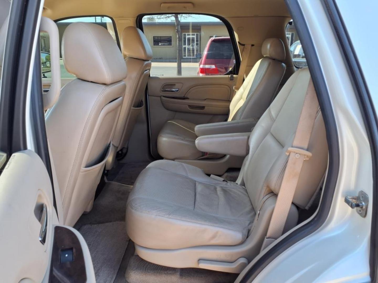 2009 White Diamond Tricoat 98u Cadillac Escalade Base (1GYFC13249R) with an 6.2L 6.2L Flex Fuel V8 403hp 417ft. lbs. Sequential-Port F.I. engine, 6-Speed Shiftable Automatic transmission, located at 1401 N. Hobart, Pampa, TX, 79065, (806) 665-9872, 35.549953, -100.975098 - Photo#11