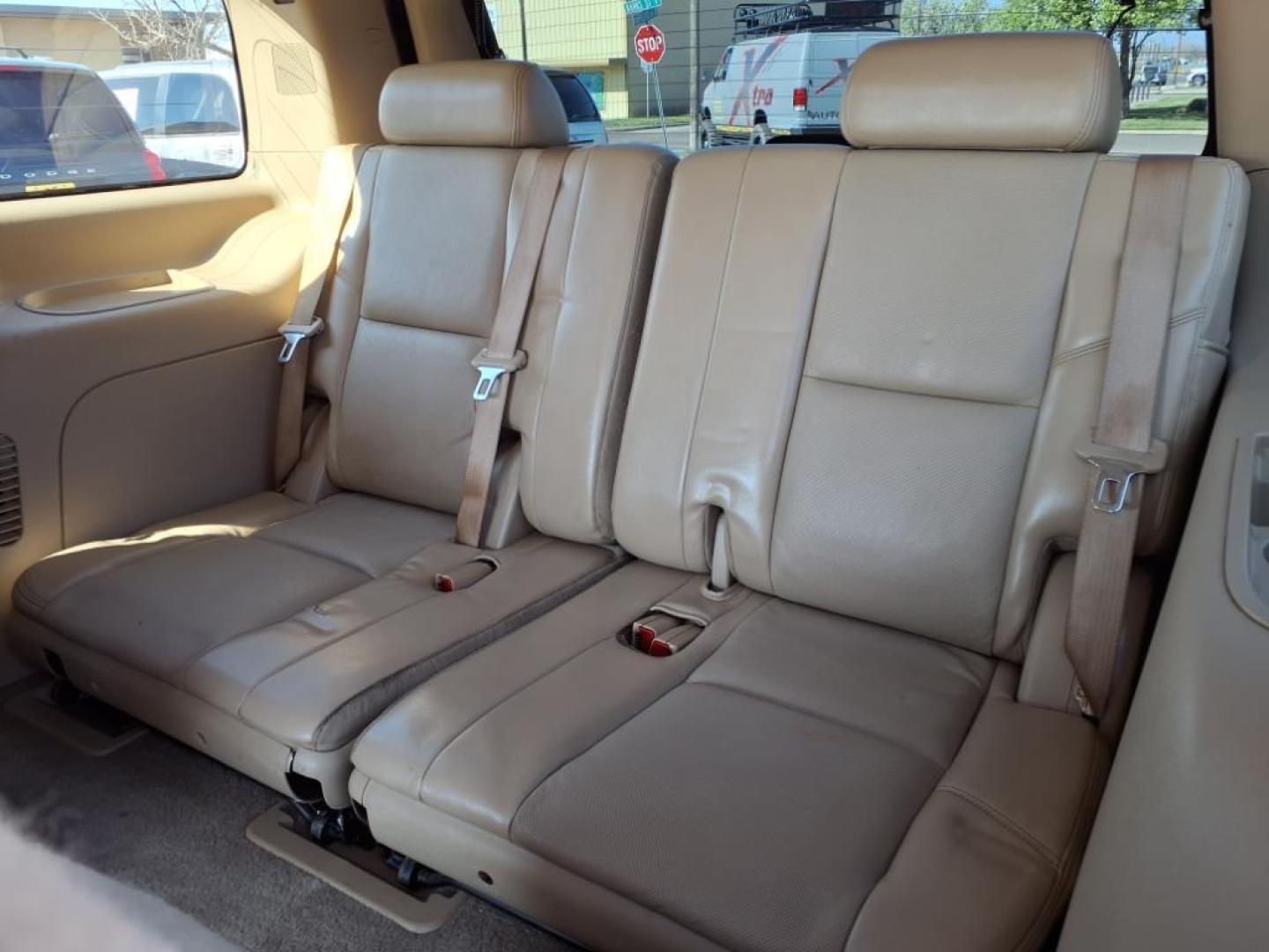 2009 White Diamond Tricoat 98u Cadillac Escalade Base (1GYFC13249R) with an 6.2L 6.2L Flex Fuel V8 403hp 417ft. lbs. Sequential-Port F.I. engine, 6-Speed Shiftable Automatic transmission, located at 1401 N. Hobart, Pampa, TX, 79065, (806) 665-9872, 35.549953, -100.975098 - Photo#12