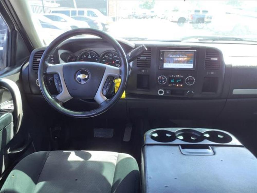 2011 Summit White Chevrolet Silverado 1500 LT (3GCPCSE05BG) with an 5.3L Vortec 5.3L Flex Fuel V8 Sequential-Port F.I. engine, 6-Speed Shiftable Automatic transmission, located at 1401 N. Hobart, Pampa, TX, 79065, (806) 665-9872, 35.549641, -100.971878 - Photo #9