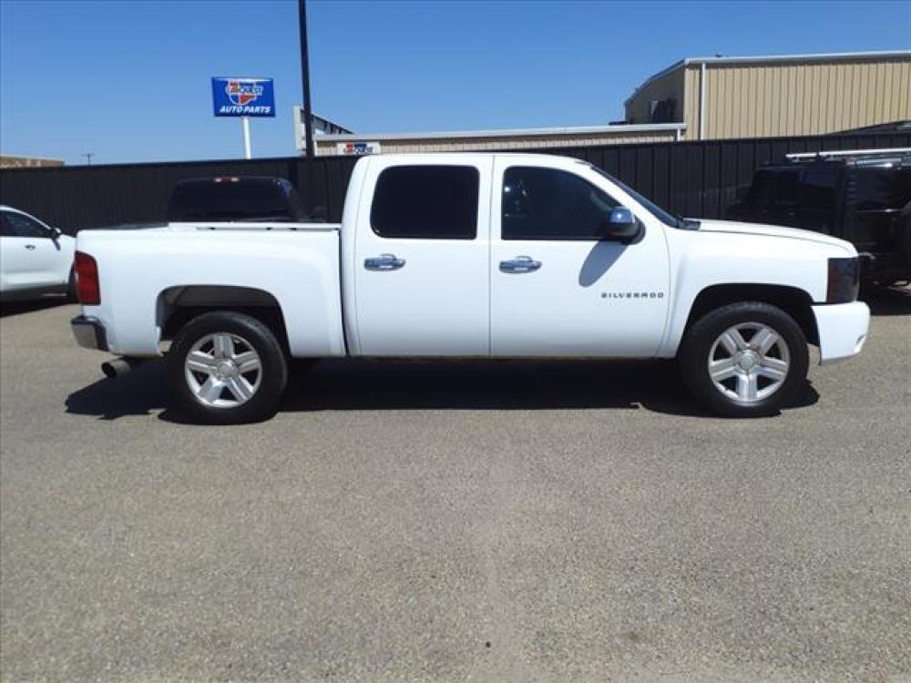 2011 Summit White Chevrolet Silverado 1500 LT (3GCPCSE05BG) with an 5.3L Vortec 5.3L Flex Fuel V8 Sequential-Port F.I. engine, 6-Speed Shiftable Automatic transmission, located at 1401 N. Hobart, Pampa, TX, 79065, (806) 665-9872, 35.549641, -100.971878 - Photo #2