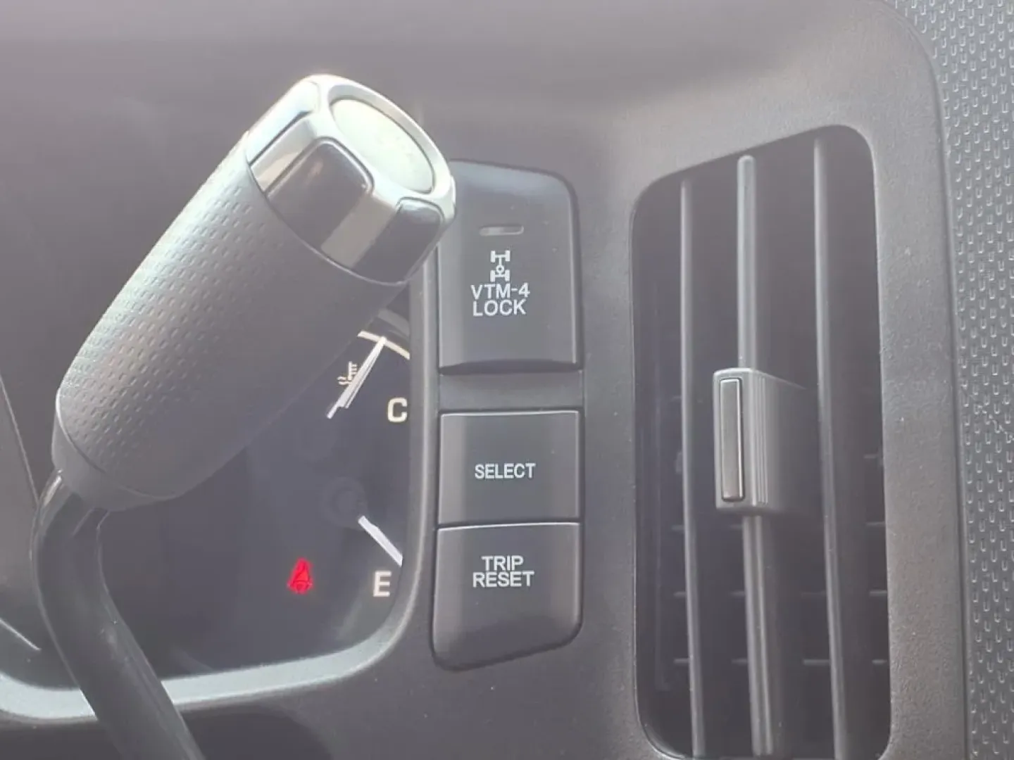 2010 White Honda RIDGELINE RT (5FPYK1F29AB) with an 3.5L engine, Automatic transmission, located at 1401 N. Hobart, Pampa, TX, 79065, (806) 665-9872, 35.549953, -100.975098 - ### 2010 Honda Ridgeline RT: Your Perfect Companion for Weekend Adventures!<br /> <br /> Are you ready to elevate your weekend getaways, family outings, or daily commutes? Look no further than this versatile 2010 Honda Ridgeline RT, available now at Xtra Auto Center in Pampa, TX. This dependable pic - Photo#8