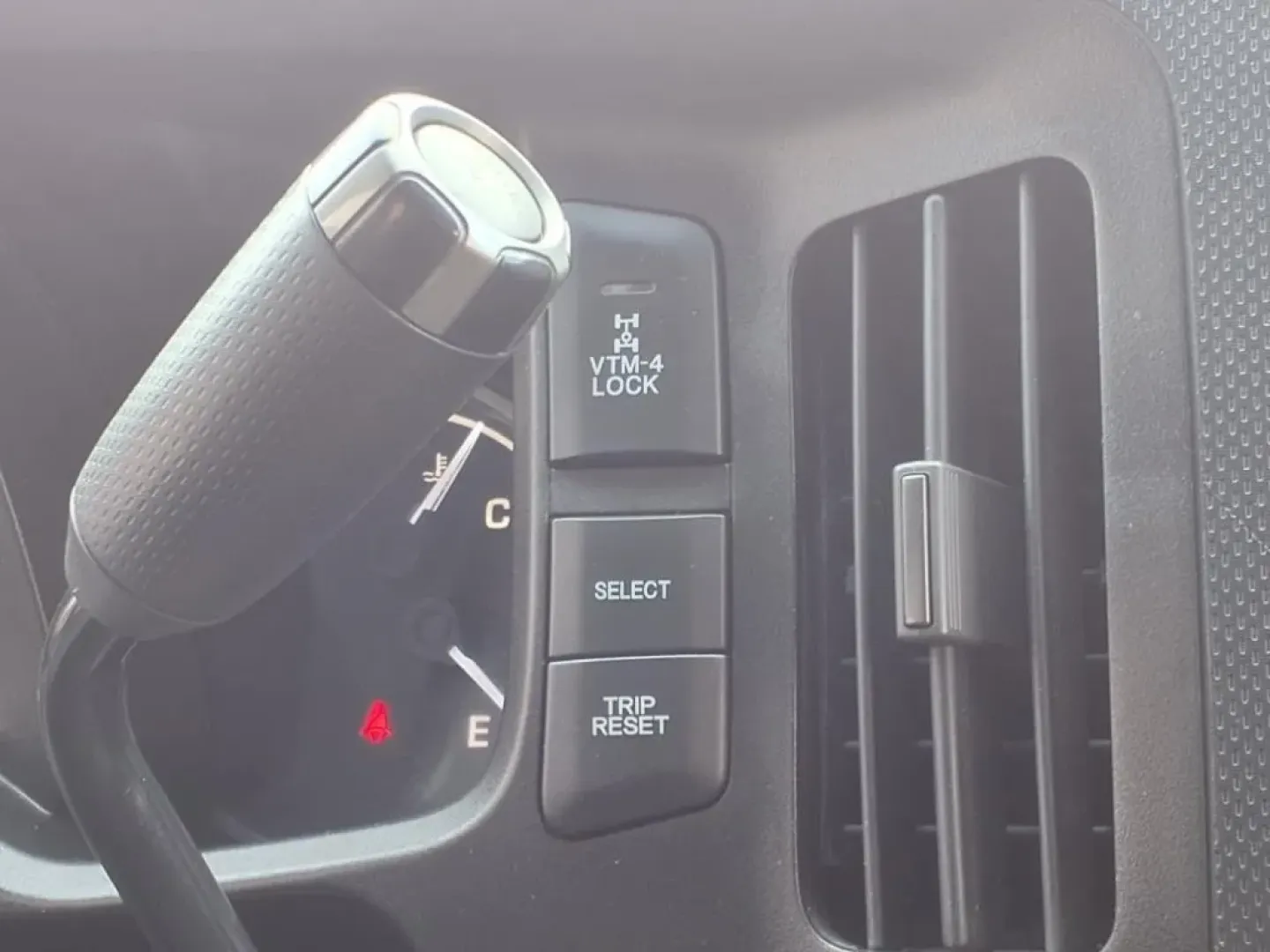 2010 White Honda Ridgeline RT (5FPYK1F29AB) with an Other engine, Automatic transmission, located at 1401 N. Hobart, Pampa, TX, 79065, (806) 665-9872, 35.549953, -100.975098 - ### 2010 Honda Ridgeline RT: Your Perfect Companion for Weekend Adventures!<br /> <br /> Are you ready to elevate your weekend getaways, family outings, or daily commutes? Look no further than this versatile 2010 Honda Ridgeline RT, available now at Xtra Auto Center in Pampa, TX. This dependable pic - Photo#8