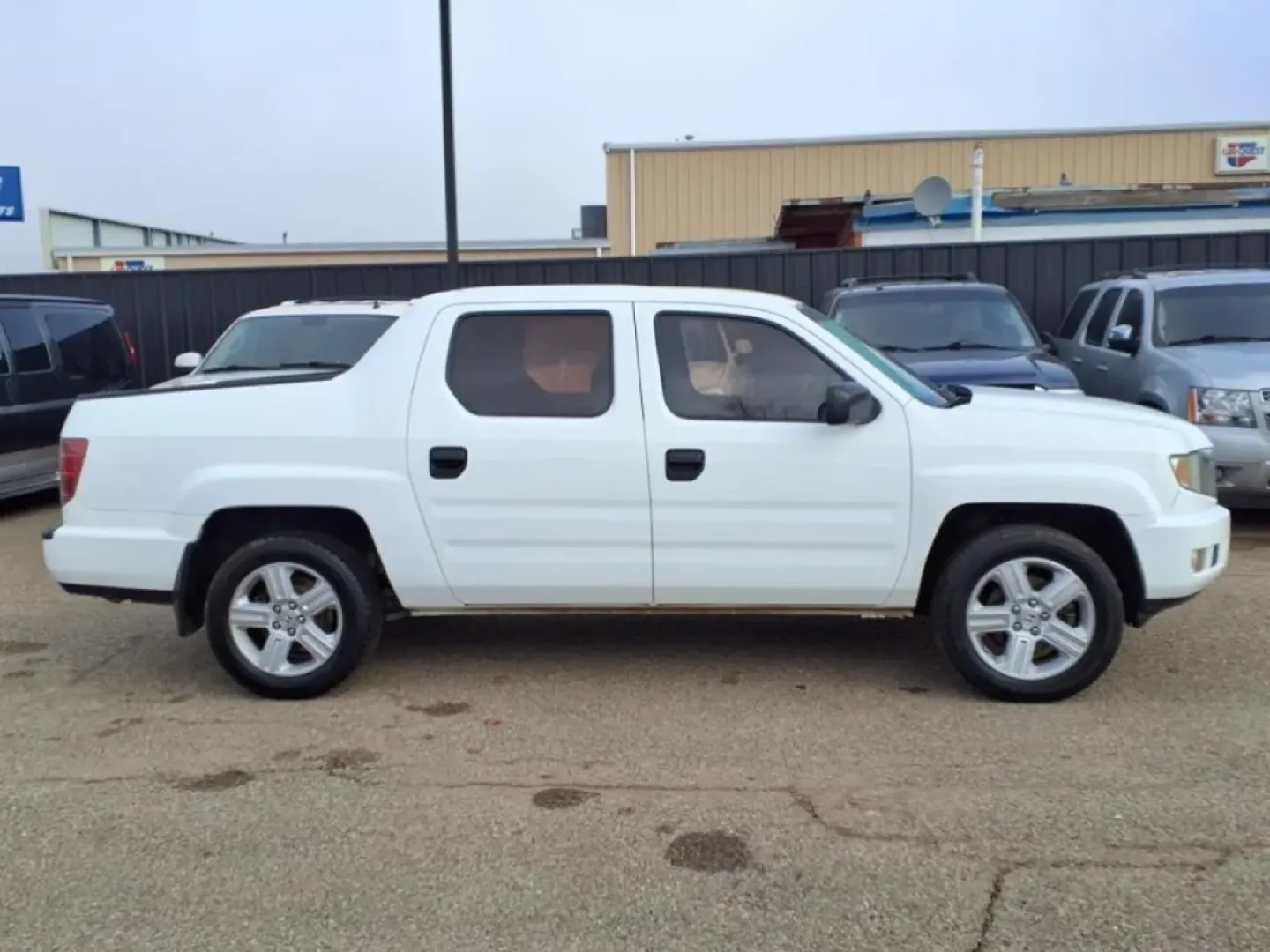 2010 White Honda Ridgeline RT (5FPYK1F29AB) with an Other engine, Automatic transmission, located at 1401 N. Hobart, Pampa, TX, 79065, (806) 665-9872, 35.549953, -100.975098 - ### 2010 Honda Ridgeline RT: Your Perfect Companion for Weekend Adventures!<br /> <br /> Are you ready to elevate your weekend getaways, family outings, or daily commutes? Look no further than this versatile 2010 Honda Ridgeline RT, available now at Xtra Auto Center in Pampa, TX. This dependable pic - Photo#2