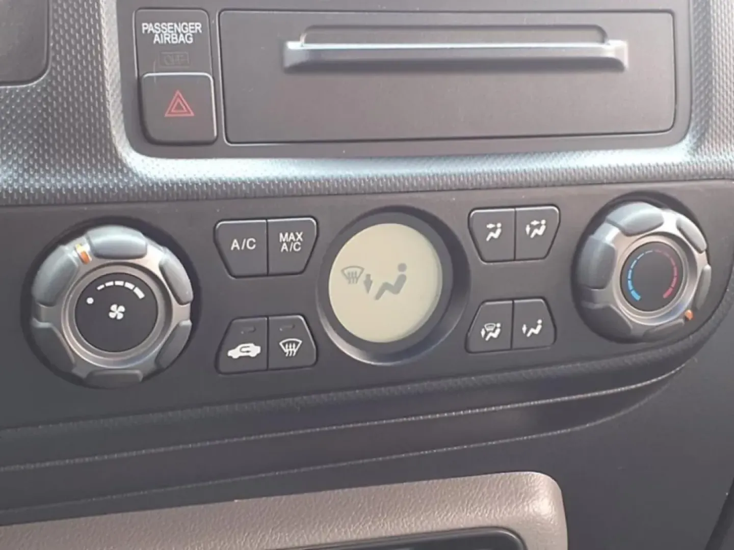 2010 White Honda Ridgeline RT (5FPYK1F29AB) with an Other engine, Automatic transmission, located at 1401 N. Hobart, Pampa, TX, 79065, (806) 665-9872, 35.549953, -100.975098 - ### 2010 Honda Ridgeline RT: Your Perfect Companion for Weekend Adventures!<br /> <br /> Are you ready to elevate your weekend getaways, family outings, or daily commutes? Look no further than this versatile 2010 Honda Ridgeline RT, available now at Xtra Auto Center in Pampa, TX. This dependable pic - Photo#6