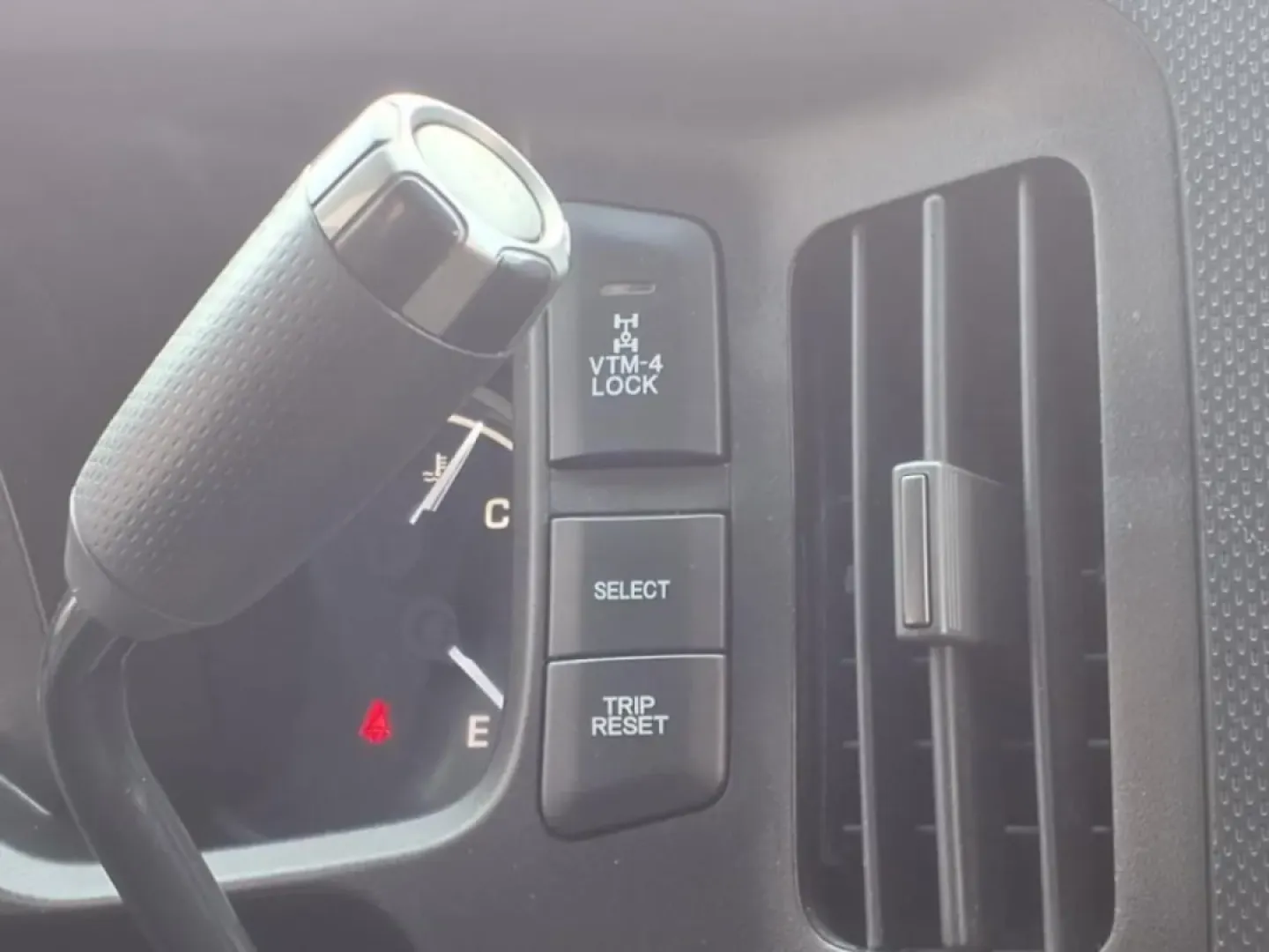 2010 White Honda Ridgeline RT (5FPYK1F29AB) with an Other engine, Automatic transmission, located at 1401 N. Hobart, Pampa, TX, 79065, (806) 665-9872, 35.549953, -100.975098 - ### 2010 Honda Ridgeline RT: Your Perfect Companion for Weekend Adventures!<br /> <br /> Are you ready to elevate your weekend getaways, family outings, or daily commutes? Look no further than this versatile 2010 Honda Ridgeline RT, available now at Xtra Auto Center in Pampa, TX. This dependable pic - Photo#8