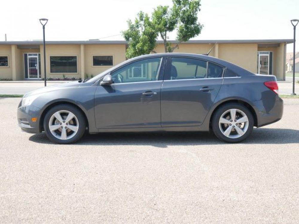 2013 Cyber Gray Metallic Chevrolet Cruze 2LT Auto (1G1PE5SB8D7) with an 1.4 4 Cylinder Sequential Multiport Fuel Injection engine, Automatic transmission, located at 1401 N. Hobart, Pampa, TX, 79065, (806) 665-9872, 35.549641, -100.971878 - Photo #4