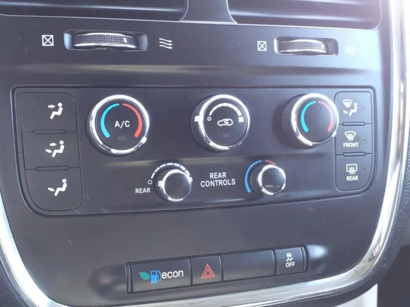 2014 Brilliant Black Crystal Pearl Coat Pxr Dodge Grand Caravan SXT (2C4RDGCGXER) with an Other engine, Automatic transmission, located at 1401 N. Hobart, Pampa, TX, 79065, (806) 665-9872, 35.549953, -100.975098 - Are you a growing family in need of a reliable vehicle that can handle all the daily adventures and weekend outings? Look no further than this stunning 2014 Dodge Grand Caravan SXT, perfect for those who value space, comfort, and functionality. With room for up to seven passengers, this versatile sp - Photo#6