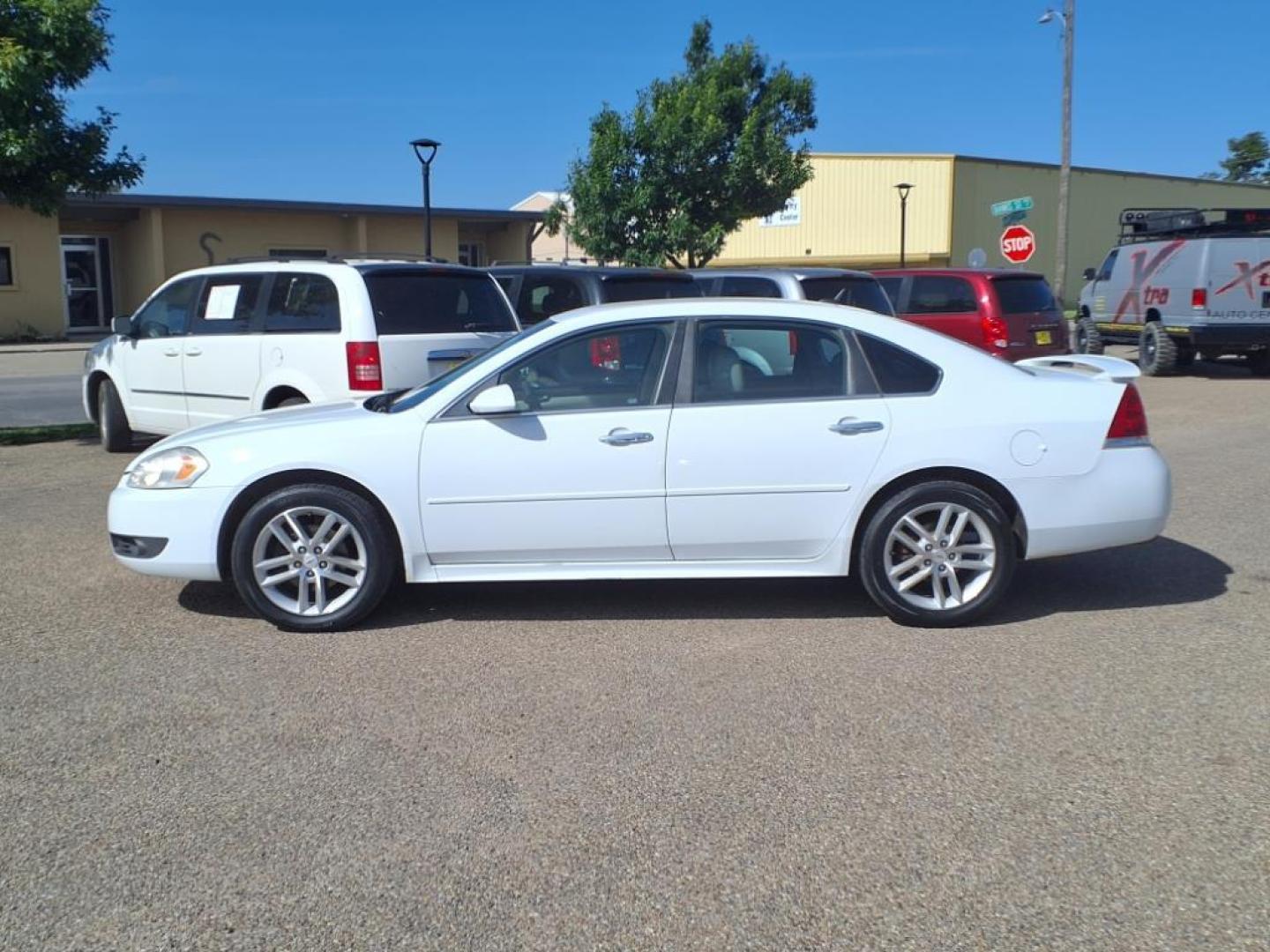 2010 Summit White Chevrolet Impala LTZ (2G1WC5EMXA1) with an 3.9L 3.9L Flex Fuel V6 230hp 235ft. lbs. Fuel Injected engine, 4-Speed Automatic transmission, located at 1401 N. Hobart, Pampa, TX, 79065, (806) 665-9872, 35.549953, -100.975098 - Photo#4