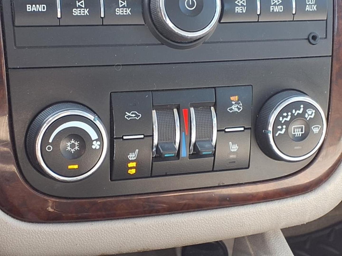 2010 Summit White Chevrolet Impala LTZ (2G1WC5EMXA1) with an 3.9L 3.9L Flex Fuel V6 230hp 235ft. lbs. Fuel Injected engine, 4-Speed Automatic transmission, located at 1401 N. Hobart, Pampa, TX, 79065, (806) 665-9872, 35.549953, -100.975098 - Photo#6