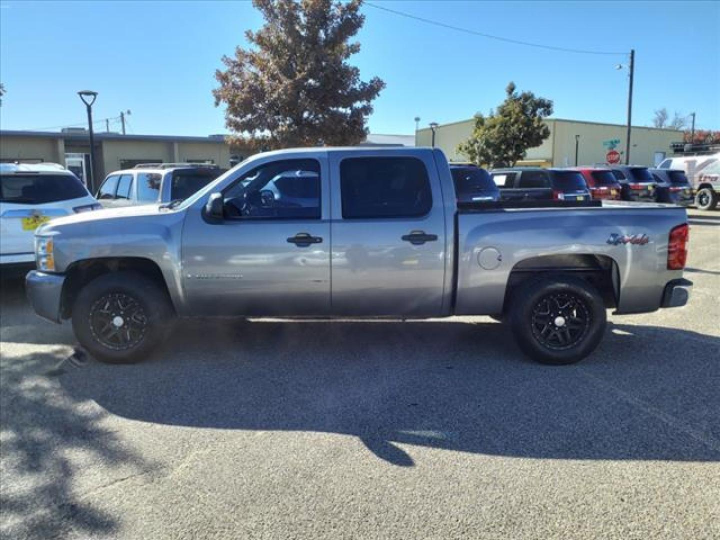 2008 Graystone Metallic 16u Chevrolet Silverado 1500 LT1 (2GCEK13J281) with an 5.3L Vortec Iron Block 5.3L V8 315hp 338ft. lbs. Fuel Injected engine, 4-Speed Automatic transmission, located at 1401 N. Hobart, Pampa, TX, 79065, (806) 665-9872, 35.549953, -100.975098 - Photo#4