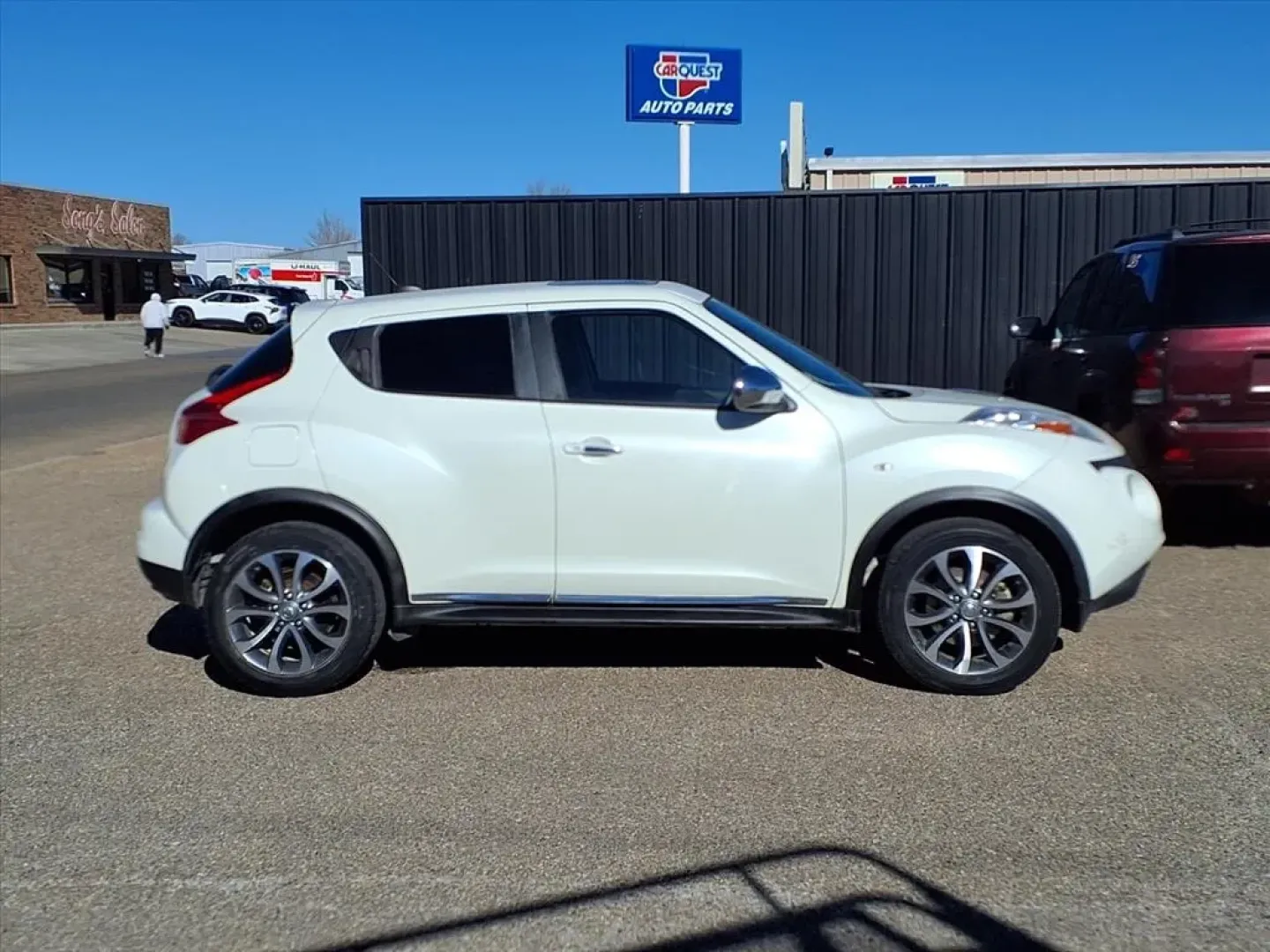 2011 White Pearl Nissan Juke S (JN8AF5MR4BT) with an 1.6L engine, CVT transmission, located at 1401 N. Hobart, Pampa, TX, 79065, (806) 665-9872, 35.549953, -100.975098 - **Explore the Open Road with the 2011 Nissan Juke Perfect for Your Next Adventure!**<br /> <br /> Are you ready to elevate your driving experience? The 2011 Nissan Juke, available now at Xtra Auto Center in Pampa, TX, is your ideal partner for thrilling road trips, effortless daily commutes, or jus - Photo#2