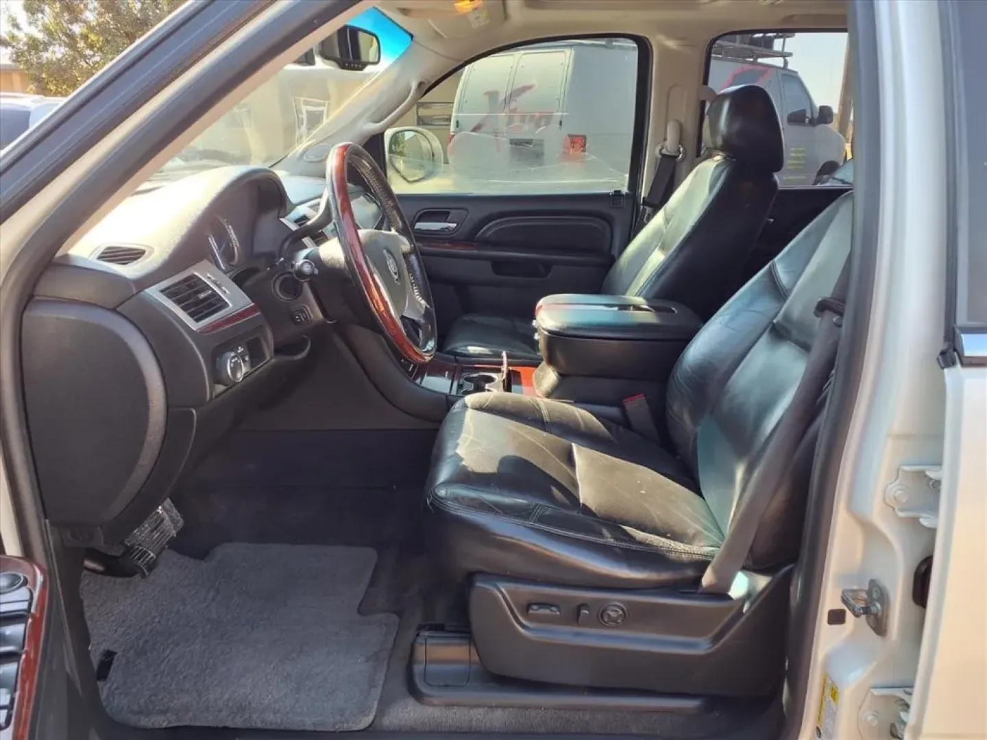 2010 White Diamond Tricoat Cadillac ESCALADE LUXURY (1GYUKBEF8AR) with an 6.2L engine, Automatic transmission, located at 1401 N. Hobart, Pampa, TX, 79065, (806) 665-9872, 35.549953, -100.975098 - Experience the ultimate blend of luxury and versatility with our stunning 2010 Cadillac Escalade AWD Luxury, now available at Xtra Auto Center in Pampa, TX. This iconic SUV is not just a vehicle; it's a lifestyle statement, perfect for families seeking space, comfort, and performance. With room for - Photo#12