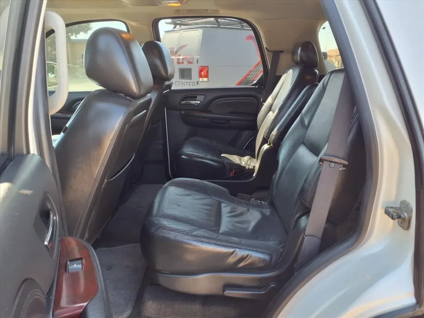 2010 White Diamond Tricoat Cadillac ESCALADE LUXURY (1GYUKBEF8AR) with an 6.2L engine, Automatic transmission, located at 1401 N. Hobart, Pampa, TX, 79065, (806) 665-9872, 35.549953, -100.975098 - Experience the ultimate blend of luxury and versatility with our stunning 2010 Cadillac Escalade AWD Luxury, now available at Xtra Auto Center in Pampa, TX. This iconic SUV is not just a vehicle; it's a lifestyle statement, perfect for families seeking space, comfort, and performance. With room for - Photo#13