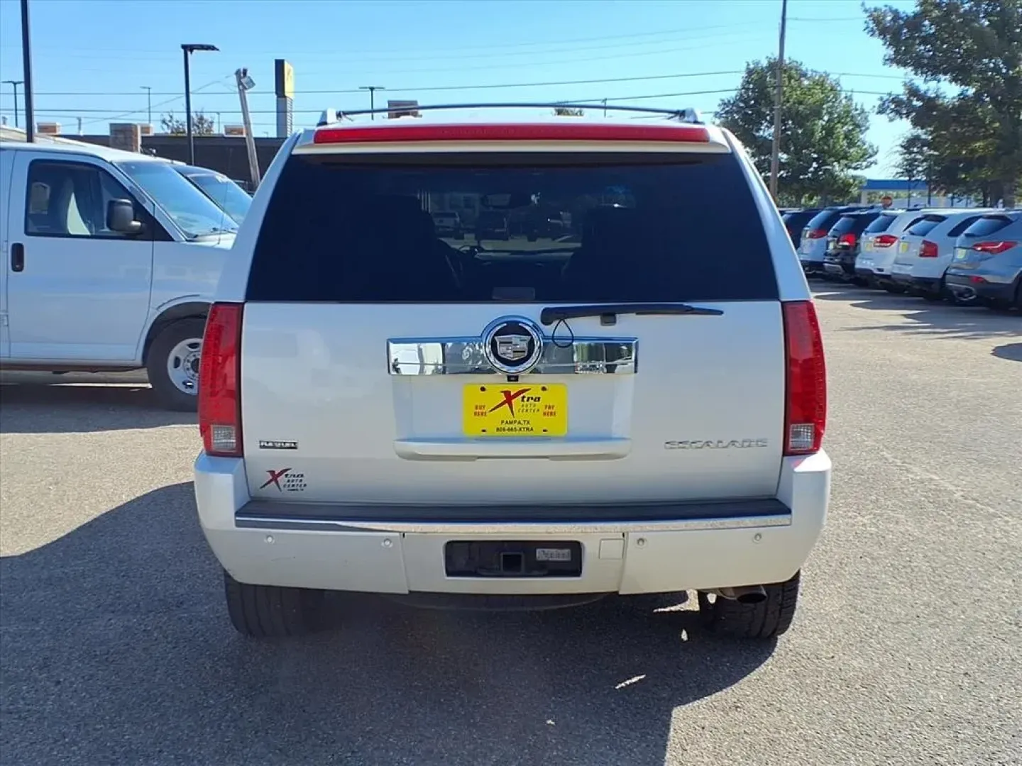 2010 White Diamond Tricoat Cadillac ESCALADE LUXURY (1GYUKBEF8AR) with an 6.2L engine, Automatic transmission, located at 1401 N. Hobart, Pampa, TX, 79065, (806) 665-9872, 35.549953, -100.975098 - Experience the ultimate blend of luxury and versatility with our stunning 2010 Cadillac Escalade AWD Luxury, now available at Xtra Auto Center in Pampa, TX. This iconic SUV is not just a vehicle; it's a lifestyle statement, perfect for families seeking space, comfort, and performance. With room for - Photo#3