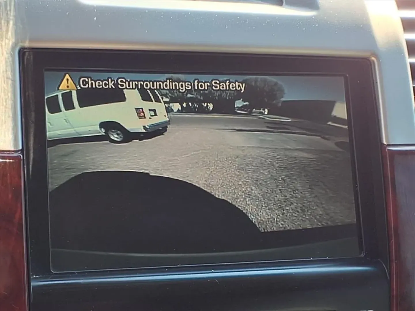 2010 White Diamond Tricoat Cadillac ESCALADE LUXURY (1GYUKBEF8AR) with an 6.2L engine, Automatic transmission, located at 1401 N. Hobart, Pampa, TX, 79065, (806) 665-9872, 35.549953, -100.975098 - Experience the ultimate blend of luxury and versatility with our stunning 2010 Cadillac Escalade AWD Luxury, now available at Xtra Auto Center in Pampa, TX. This iconic SUV is not just a vehicle; it's a lifestyle statement, perfect for families seeking space, comfort, and performance. With room for - Photo#6