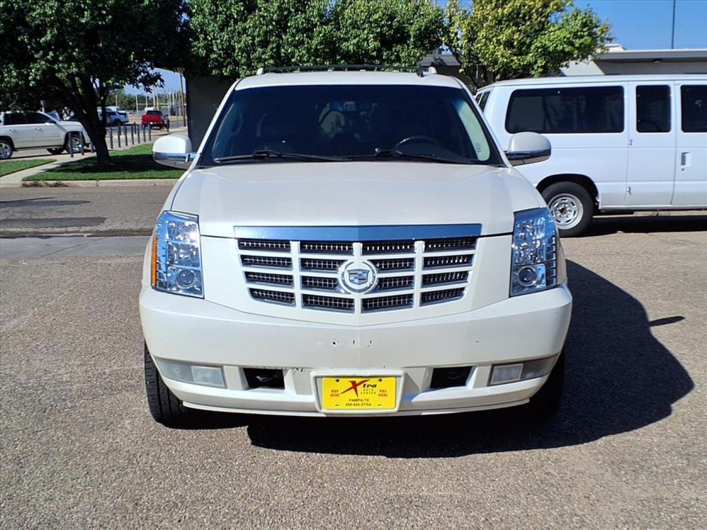 2010 White Diamond Tricoat Cadillac Escalade Luxury (1GYUKBEF8AR) with an 6.2L 6.2L Flex Fuel V8 403hp 417ft. lbs. Sequential-Port F.I. engine, 6-Speed Shiftable Automatic transmission, located at 1401 N. Hobart, Pampa, TX, 79065, (806) 665-9872, 35.549953, -100.975098 - Photo#1