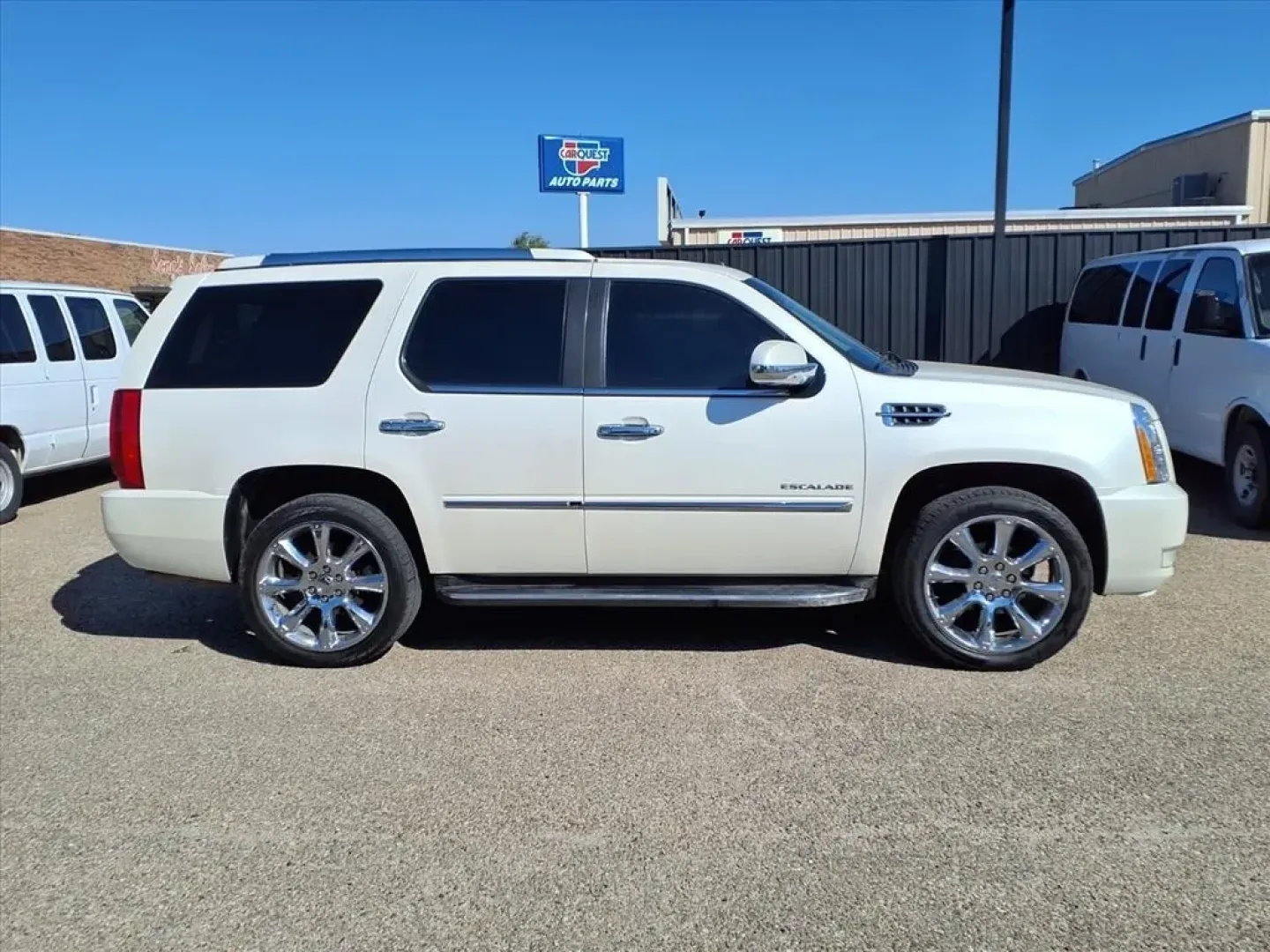 2010 White Diamond Tricoat Cadillac Escalade AWD Luxury (1GYUKBEF8AR) with an Other engine, Automatic transmission, located at 1401 N. Hobart, Pampa, TX, 79065, (806) 665-9872, 35.549953, -100.975098 - Experience the ultimate blend of luxury and versatility with our stunning 2010 Cadillac Escalade AWD Luxury, now available at Xtra Auto Center in Pampa, TX. This iconic SUV is not just a vehicle; it's a lifestyle statement, perfect for families seeking space, comfort, and performance. With room for - Photo#2