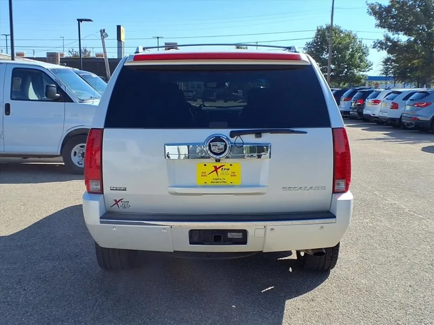2010 White Diamond Tricoat Cadillac Escalade AWD Luxury (1GYUKBEF8AR) with an Other engine, Automatic transmission, located at 1401 N. Hobart, Pampa, TX, 79065, (806) 665-9872, 35.549953, -100.975098 - Experience the ultimate blend of luxury and versatility with our stunning 2010 Cadillac Escalade AWD Luxury, now available at Xtra Auto Center in Pampa, TX. This iconic SUV is not just a vehicle; it's a lifestyle statement, perfect for families seeking space, comfort, and performance. With room for - Photo#3
