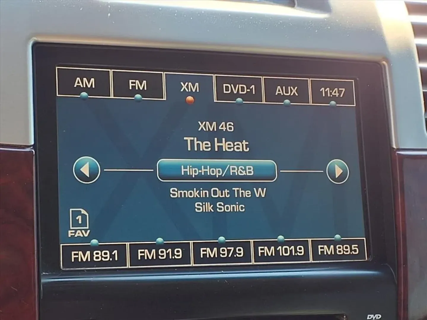 2010 White Diamond Tricoat Cadillac Escalade AWD Luxury (1GYUKBEF8AR) with an Other engine, Automatic transmission, located at 1401 N. Hobart, Pampa, TX, 79065, (806) 665-9872, 35.549953, -100.975098 - Experience the ultimate blend of luxury and versatility with our stunning 2010 Cadillac Escalade AWD Luxury, now available at Xtra Auto Center in Pampa, TX. This iconic SUV is not just a vehicle; it's a lifestyle statement, perfect for families seeking space, comfort, and performance. With room for - Photo#7