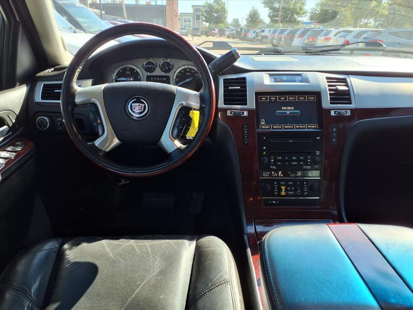 2010 White Diamond Tricoat Cadillac Escalade Luxury (1GYUKBEF8AR) with an 6.2L 6.2L Flex Fuel V8 403hp 417ft. lbs. Sequential-Port F.I. engine, 6-Speed Shiftable Automatic transmission, located at 1401 N. Hobart, Pampa, TX, 79065, (806) 665-9872, 35.549953, -100.975098 - Photo#11