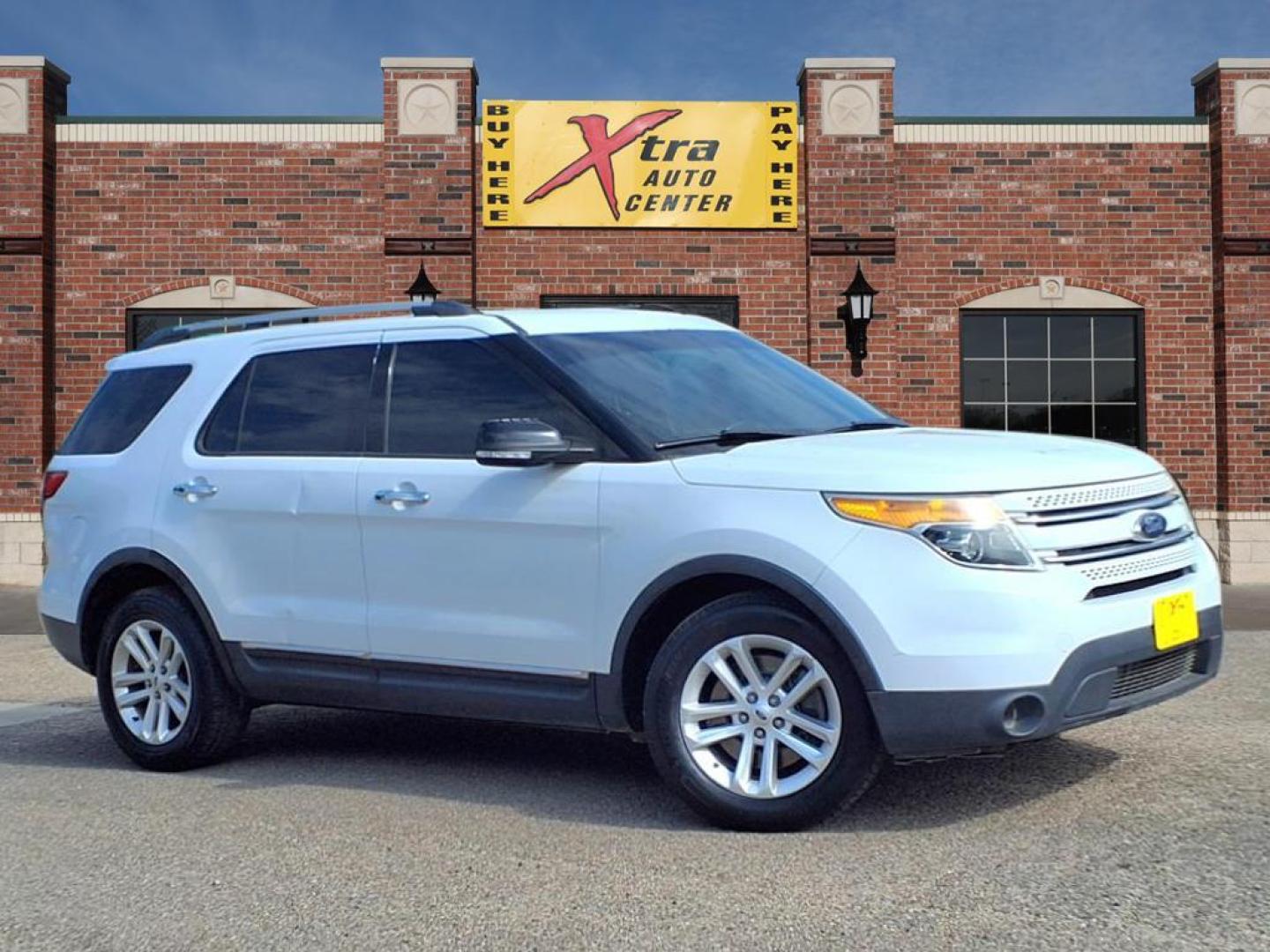2014 Oxford White Ford Explorer XLT (1FM5K7D80EG) with an 3.5L 3.5L V6 290hp 255ft. lbs. Direct Injection engine, 6-Speed Shiftable Automatic transmission, located at 1401 N. Hobart, Pampa, TX, 79065, (806) 665-9872, 35.549953, -100.975098 - Photo#0