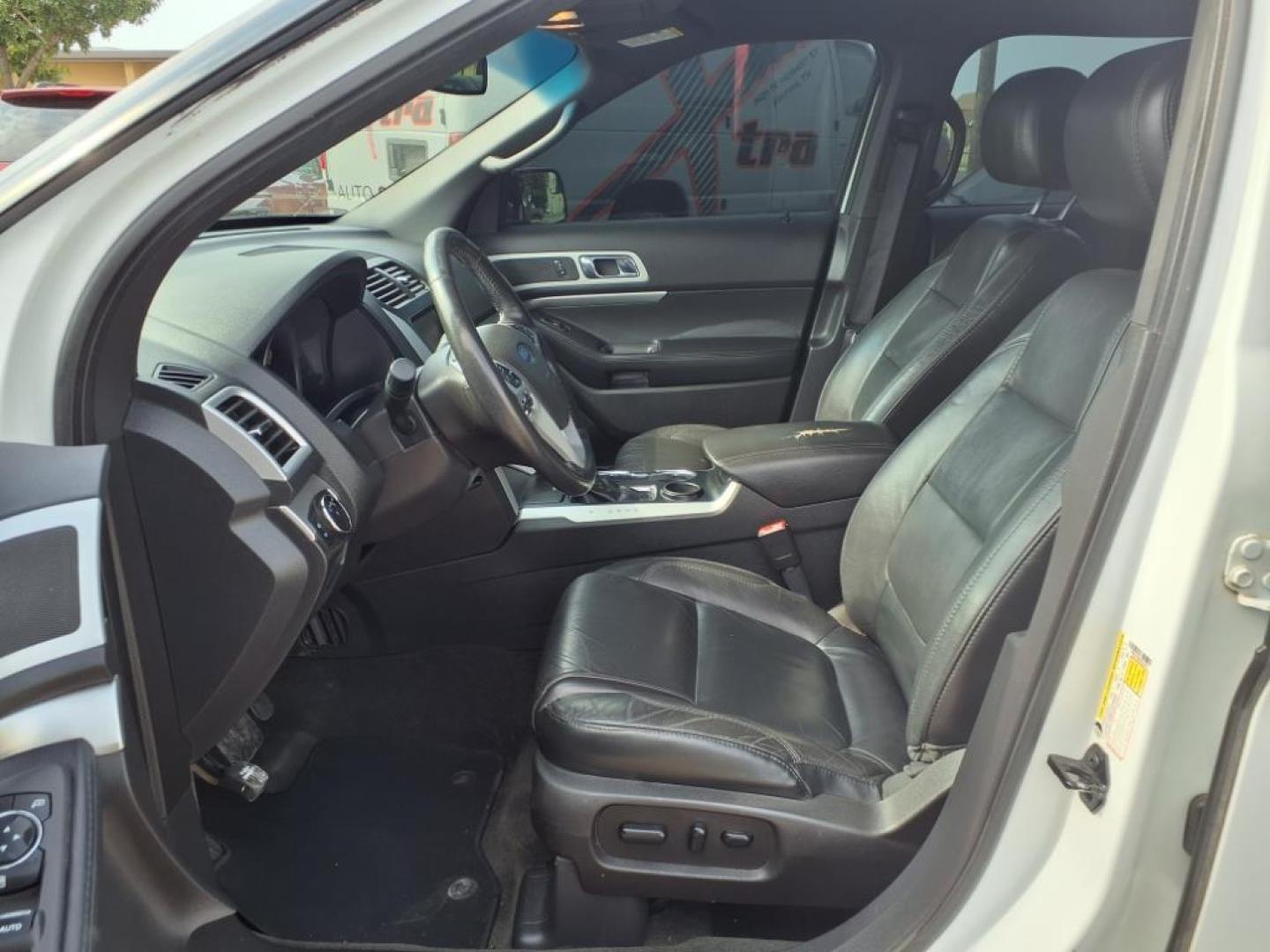2014 Oxford White Ford Explorer XLT (1FM5K7D80EG) with an 3.5L 3.5L V6 290hp 255ft. lbs. Direct Injection engine, 6-Speed Shiftable Automatic transmission, located at 1401 N. Hobart, Pampa, TX, 79065, (806) 665-9872, 35.549953, -100.975098 - Photo#11