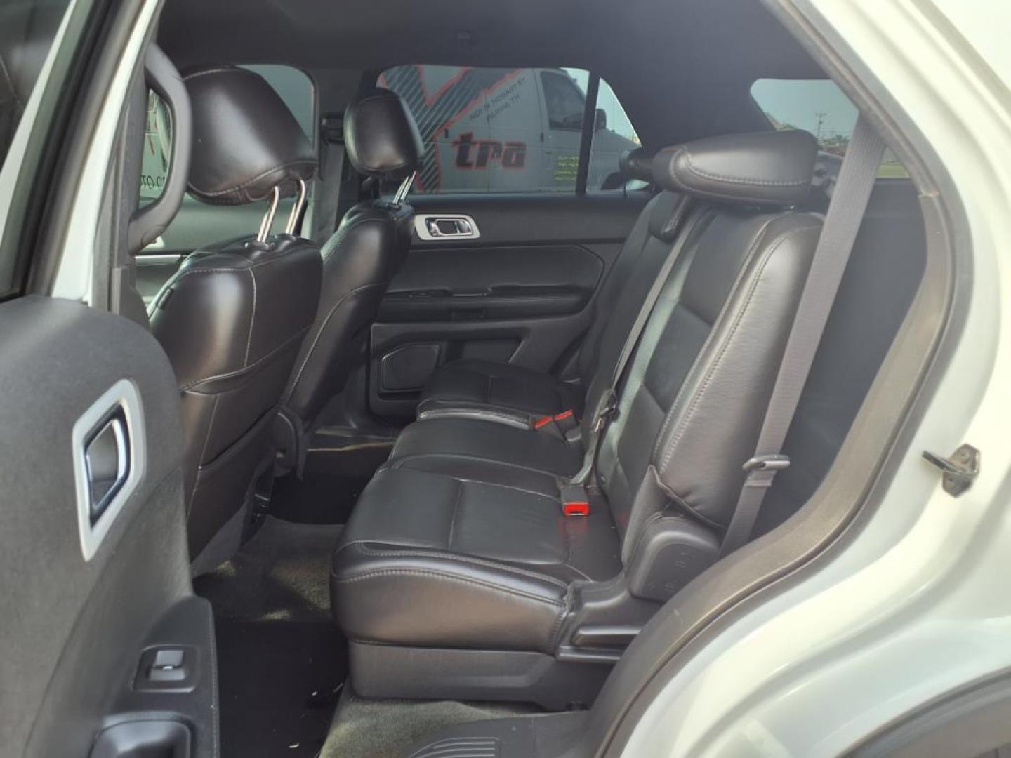 2014 Oxford White Ford Explorer XLT (1FM5K7D80EG) with an 3.5L 3.5L V6 290hp 255ft. lbs. Direct Injection engine, 6-Speed Shiftable Automatic transmission, located at 1401 N. Hobart, Pampa, TX, 79065, (806) 665-9872, 35.549953, -100.975098 - Photo#12
