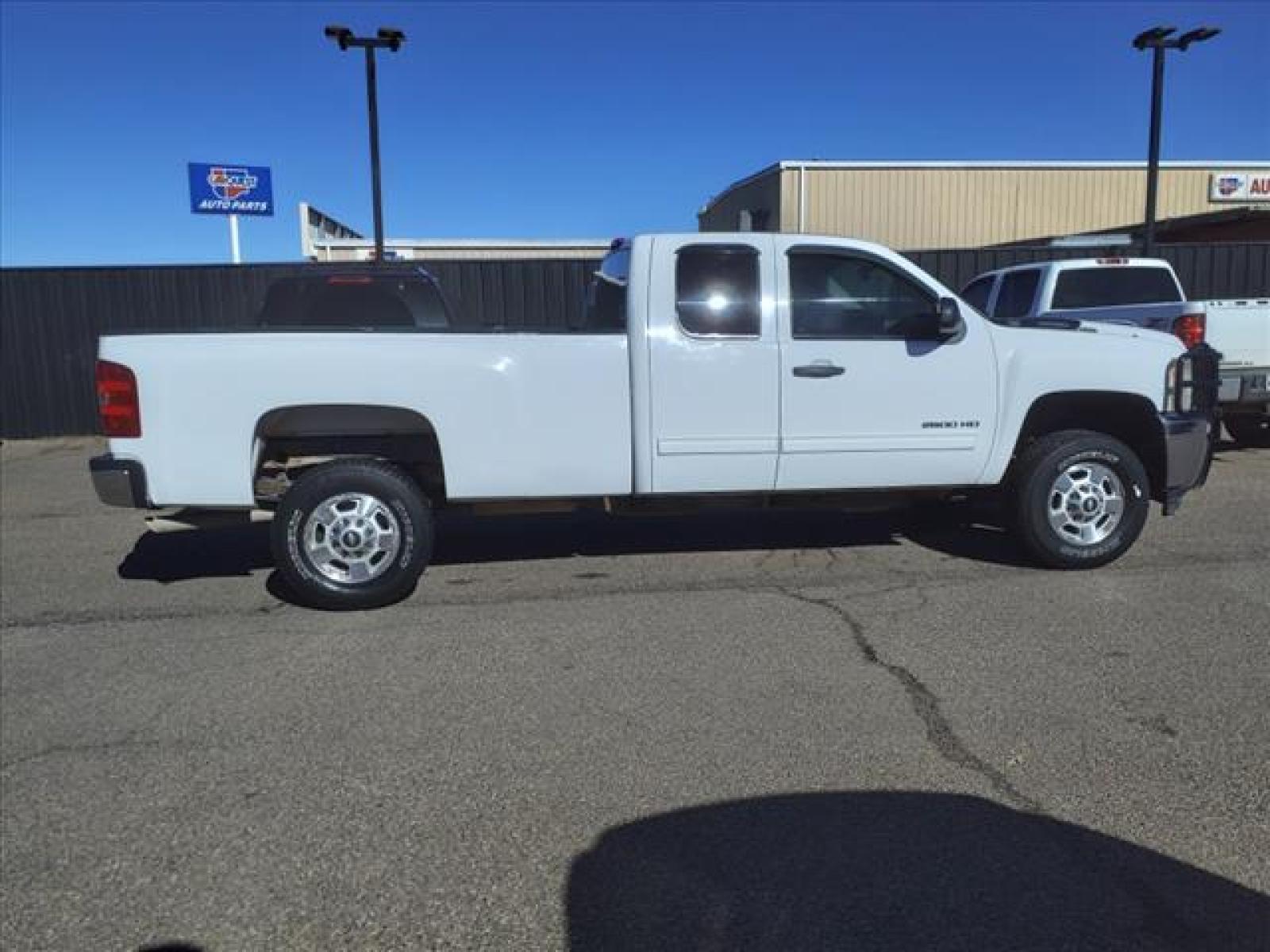 2013 Summit White Chevrolet Silverado 2500HD LT (1GC2CXCG9DZ) with an 6.0L Vortec 6.0L Natural Gas V Sequential Electronic Fuel Injection engine, Automatic transmission, located at 1401 N. Hobart, Pampa, TX, 79065, (806) 665-9872, 35.549641, -100.971878 - Photo #2