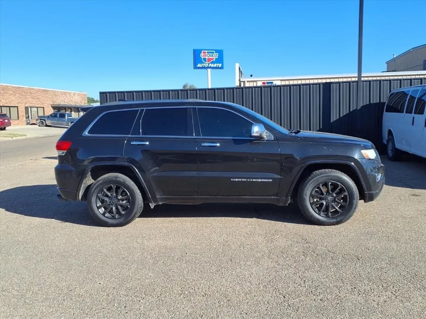 2014 Brilliant Black Crystal Pearl Coat Jeep Grand Cherokee Overland 4WD (1C4RJFCT2EC) with an Other engine, Automatic transmission, located at 1401 N. Hobart, Pampa, TX, 79065, (806) 665-9872, 35.549953, -100.975098 - **Discover Adventure with the 2014 Jeep Grand Cherokee Overland 4WD at Xtra Auto Center!**<br /> <br /> Are you ready to elevate your driving experience and embrace the thrill of the open road? The 2014 Jeep Grand Cherokee Overland 4WD is the perfect SUV for weekend adventures, family road trips, or - Photo#2