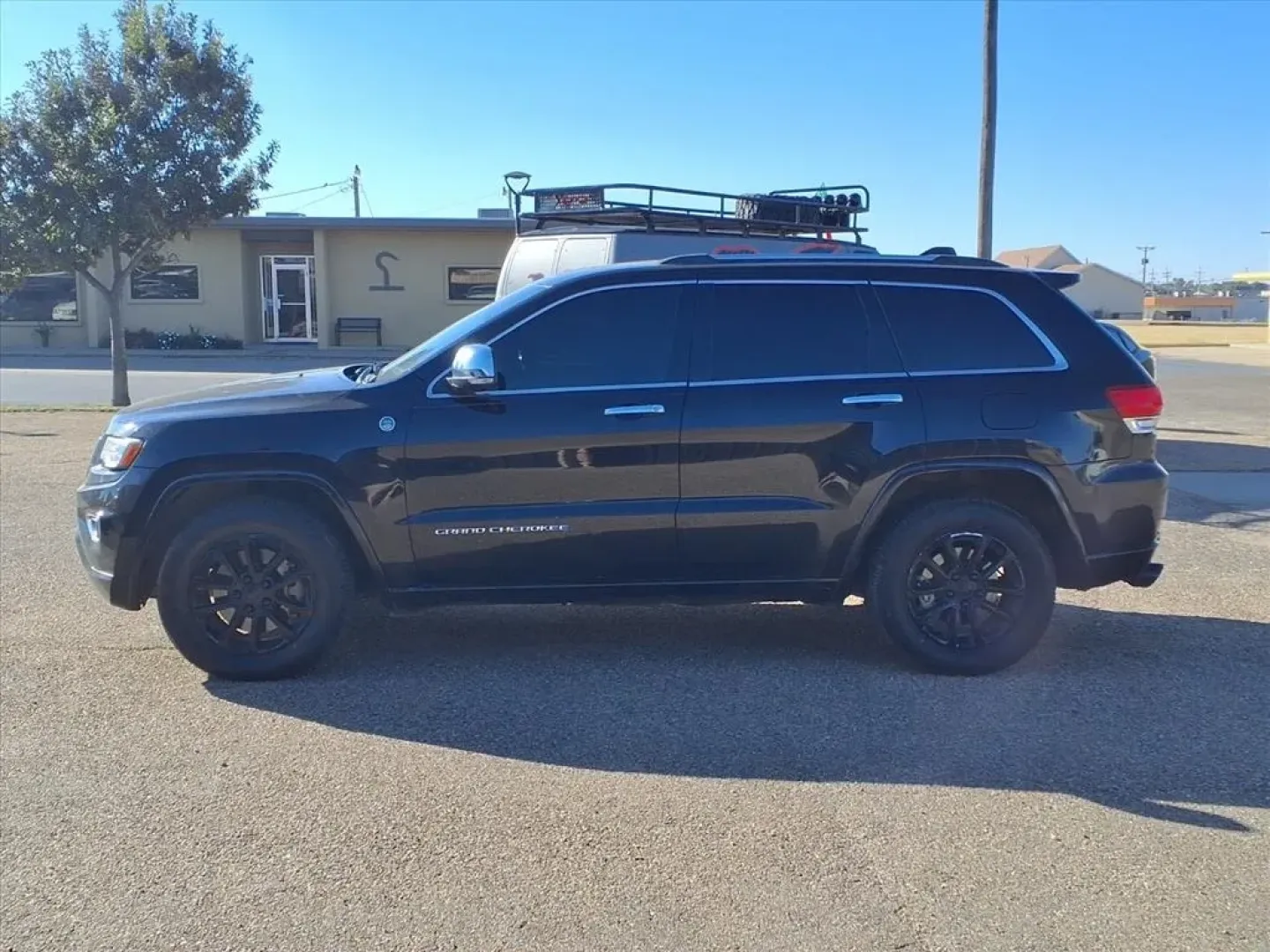 2014 Brilliant Black Crystal Pearl Coat Jeep Grand Cherokee Overland 4WD (1C4RJFCT2EC) with an Other engine, Automatic transmission, located at 1401 N. Hobart, Pampa, TX, 79065, (806) 665-9872, 35.549953, -100.975098 - **Discover Adventure with the 2014 Jeep Grand Cherokee Overland 4WD at Xtra Auto Center!**<br /> <br /> Are you ready to elevate your driving experience and embrace the thrill of the open road? The 2014 Jeep Grand Cherokee Overland 4WD is the perfect SUV for weekend adventures, family road trips, or - Photo#4