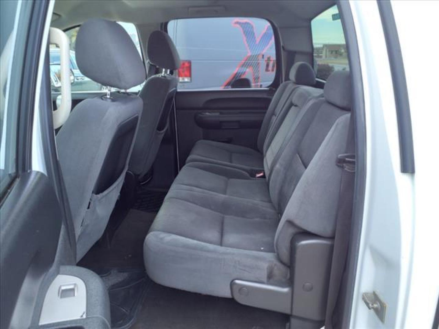 2009 Summit White 50u Chevrolet Silverado 1500 LT (3GCEK23339G) with an 5.3L Iron Block 5.3L Flex Fuel V8 315hp 338ft. lbs. Fuel Injected engine, 6-Speed Shiftable Automatic transmission, located at 1401 N. Hobart, Pampa, TX, 79065, (806) 665-9872, 35.549953, -100.975098 - Photo#11