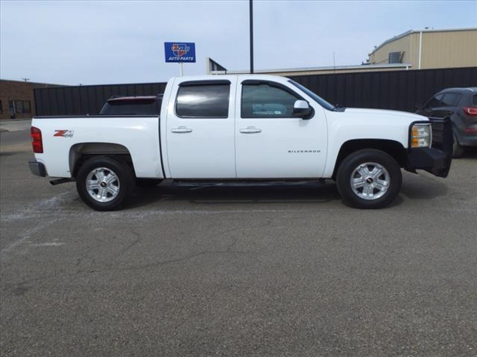 2009 Summit White Chevrolet Silverado 1500 LT (3GCEK23339G) with an 5.3L Iron Block 5.3L Flex Fuel Fuel Injected engine, Automatic transmission, located at 1401 N. Hobart, Pampa, TX, 79065, (806) 665-9872, 35.549641, -100.971878 - Photo #2