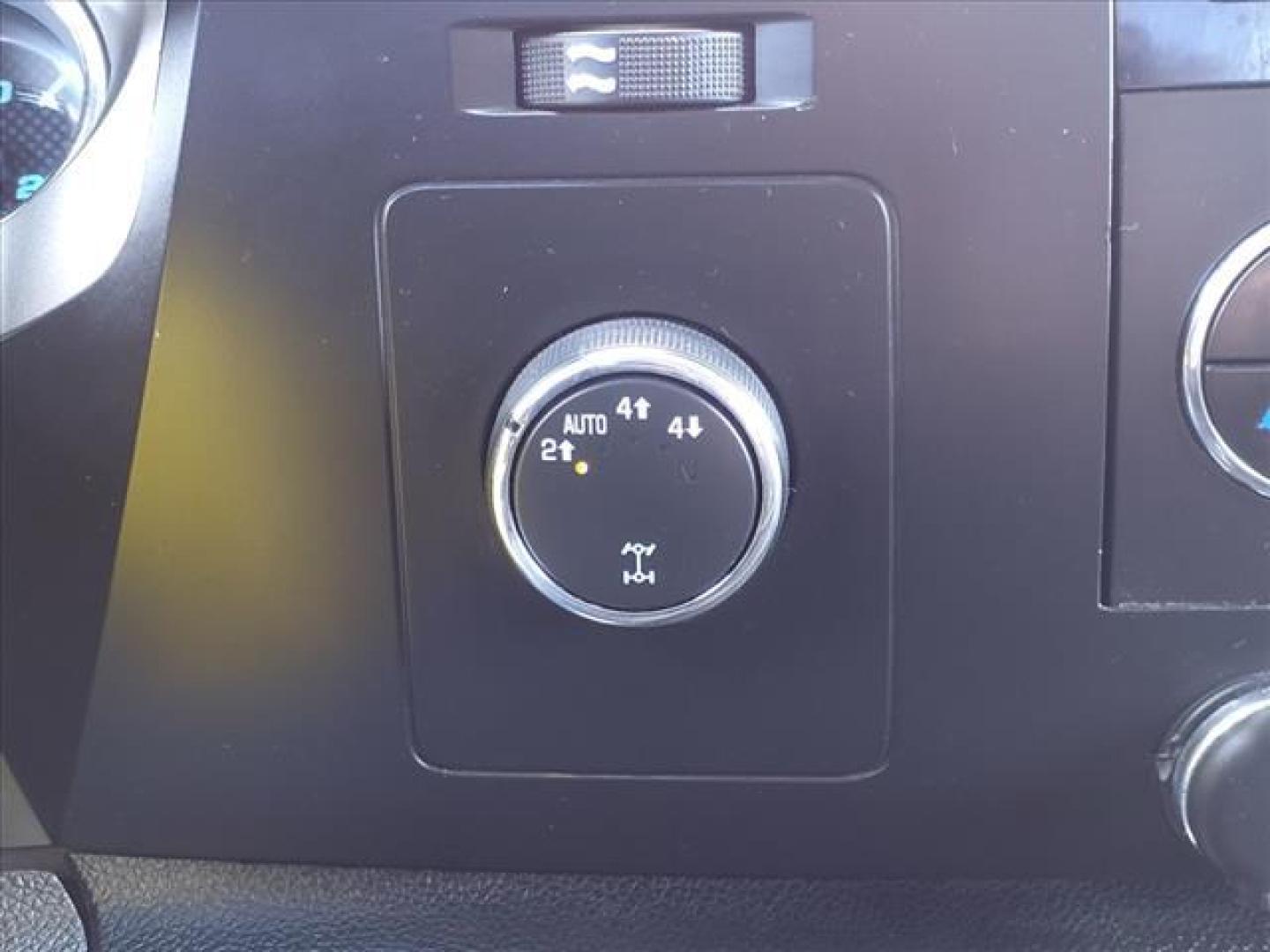 2009 Summit White 50u Chevrolet Silverado 1500 LT (3GCEK23339G) with an 5.3L Iron Block 5.3L Flex Fuel V8 315hp 338ft. lbs. Fuel Injected engine, 6-Speed Shiftable Automatic transmission, located at 1401 N. Hobart, Pampa, TX, 79065, (806) 665-9872, 35.549953, -100.975098 - Photo#7