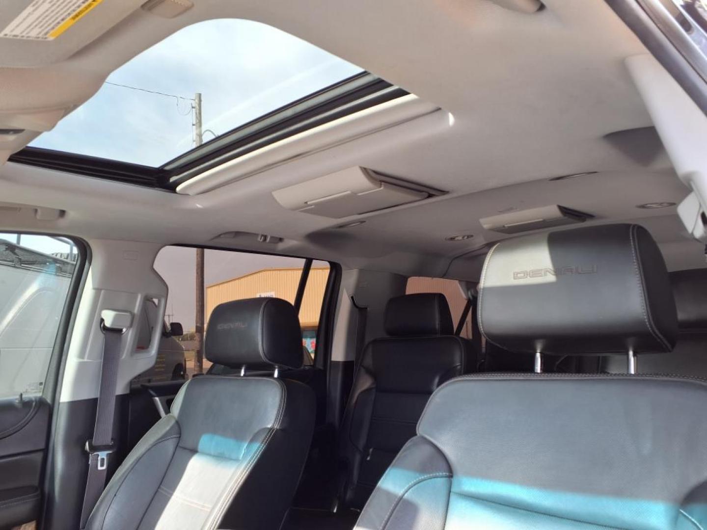 2015 Onyx Black Gba GMC Yukon XL Denali (1GKS2JKJ9FR) with an 6.2L EcoTec3 6.2L V8 420hp 460ft. lbs. Direct Injection engine, Automatic transmission, located at 1401 N. Hobart, Pampa, TX, 79065, (806) 665-9872, 35.549953, -100.975098 - Photo#5