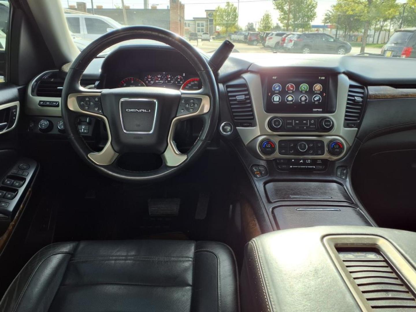 2015 Onyx Black Gba GMC Yukon XL Denali (1GKS2JKJ9FR) with an 6.2L EcoTec3 6.2L V8 420hp 460ft. lbs. Direct Injection engine, Automatic transmission, located at 1401 N. Hobart, Pampa, TX, 79065, (806) 665-9872, 35.549953, -100.975098 - Photo#11