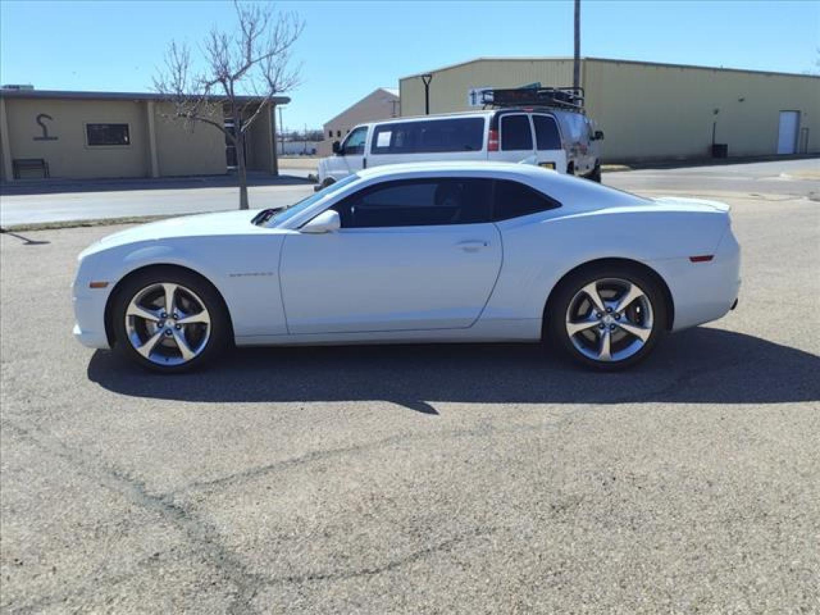 2012 Summit White Chevrolet Camaro SS (2G1FJ1EJ8C9) with an 6.2L 6.2L V8 400hp 410ft. lbs. Sequential Electronic Fuel Injection engine, 6-Speed Shiftable Automatic transmission, located at 1401 N. Hobart, Pampa, TX, 79065, (806) 665-9872, 35.549641, -100.971878 - Photo #4