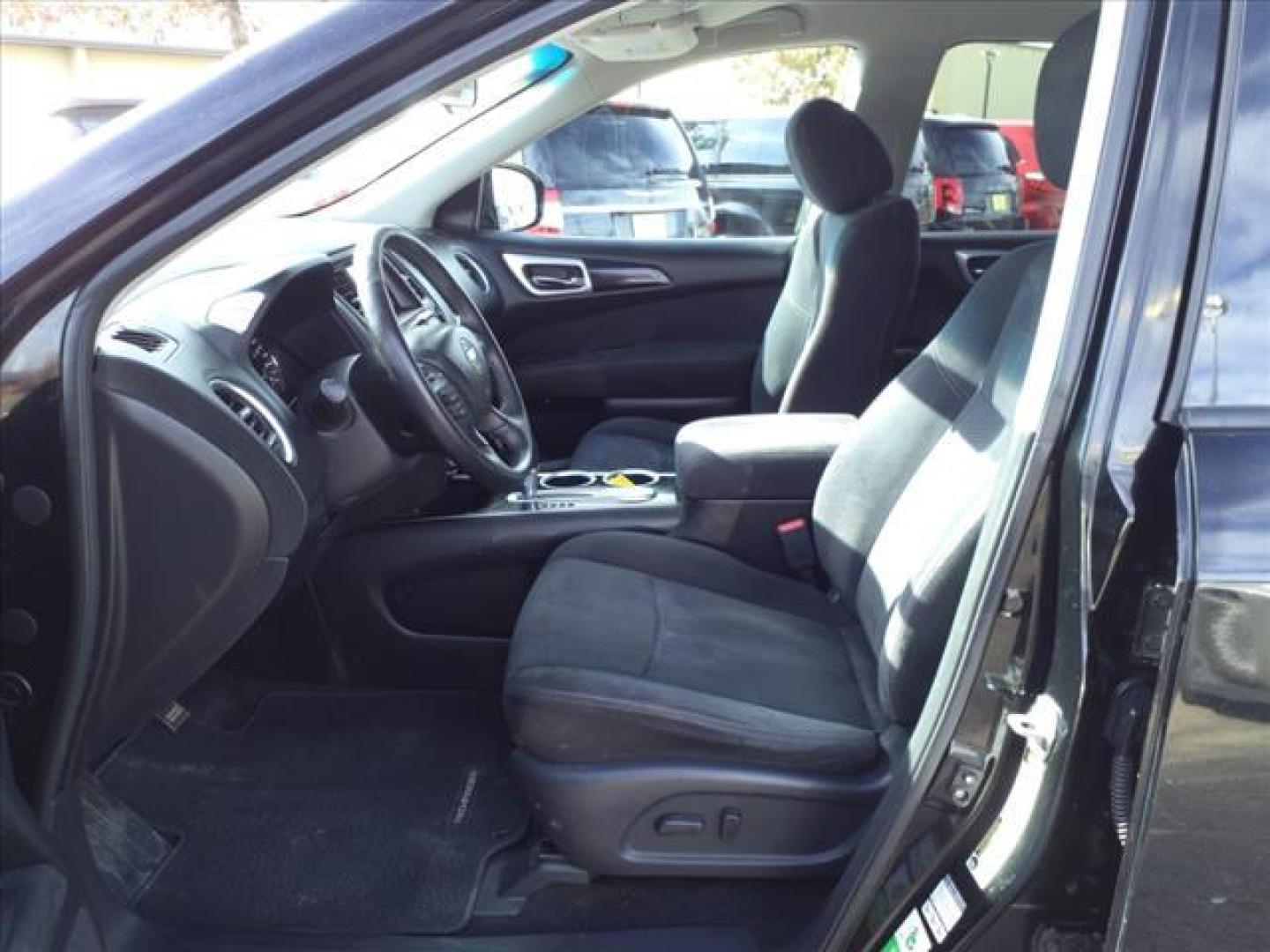 2013 Super Black Kh3 Nissan Pathfinder SV (5N1AR2MN5DC) with an 3.5L 3.5L V6 260hp 240ft. lbs. Sequential Multiport Fuel Injection engine, CVT transmission, located at 1401 N. Hobart, Pampa, TX, 79065, (806) 665-9872, 35.549953, -100.975098 - Photo#10